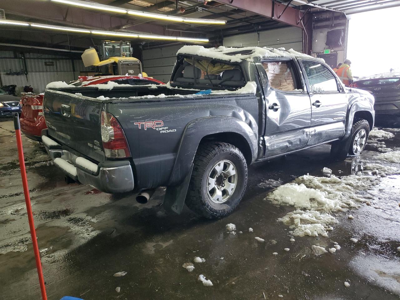 Photo 2 VIN: 3TMLU4EN1AM038137 - TOYOTA TACOMA 