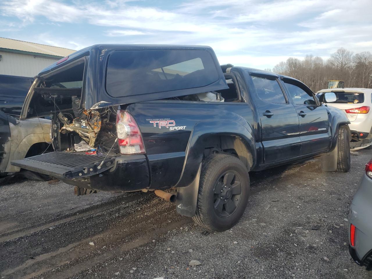 Photo 2 VIN: 3TMLU4EN1BM075528 - TOYOTA TACOMA 