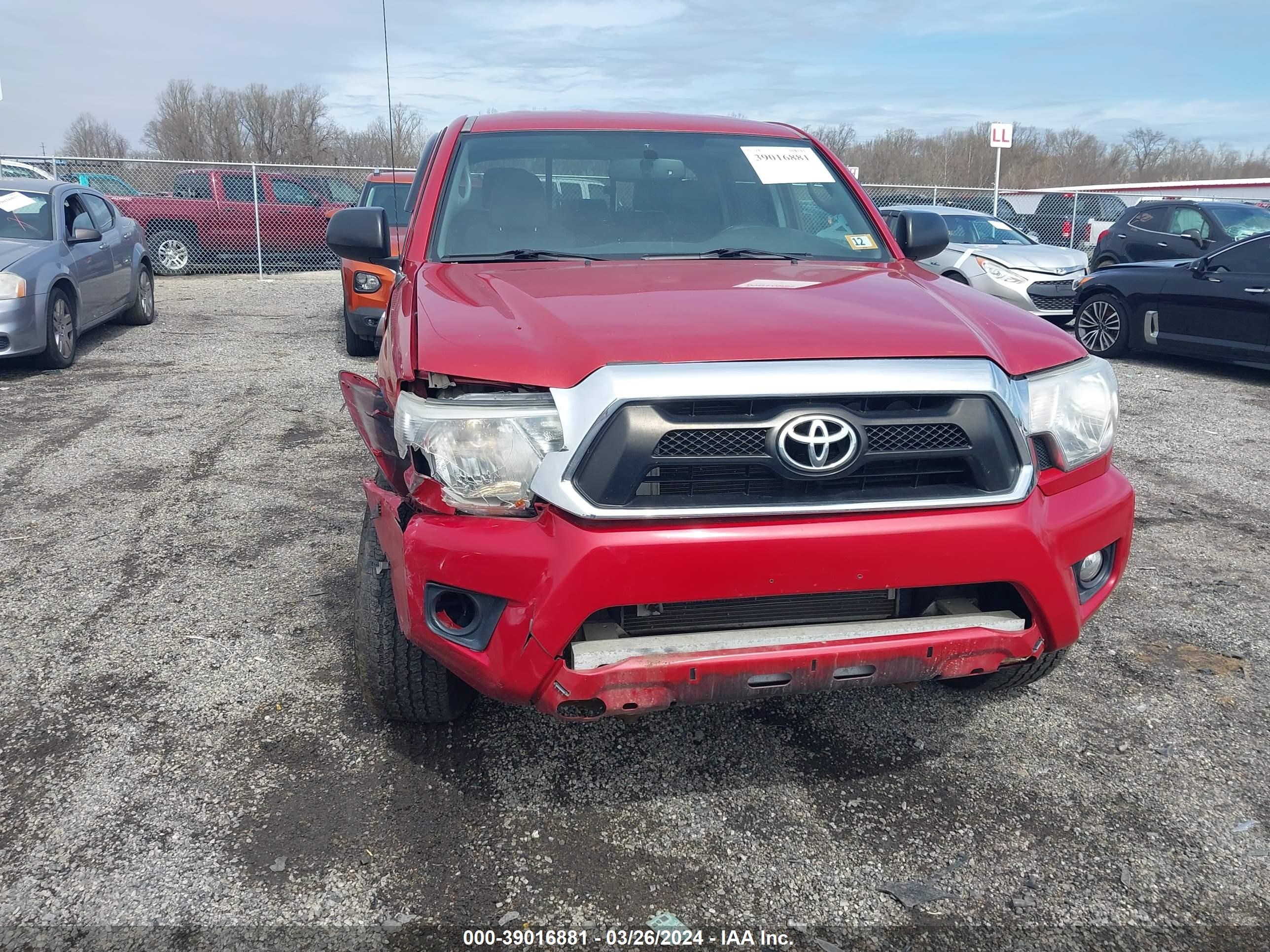 Photo 11 VIN: 3TMLU4EN1CM099300 - TOYOTA TACOMA 