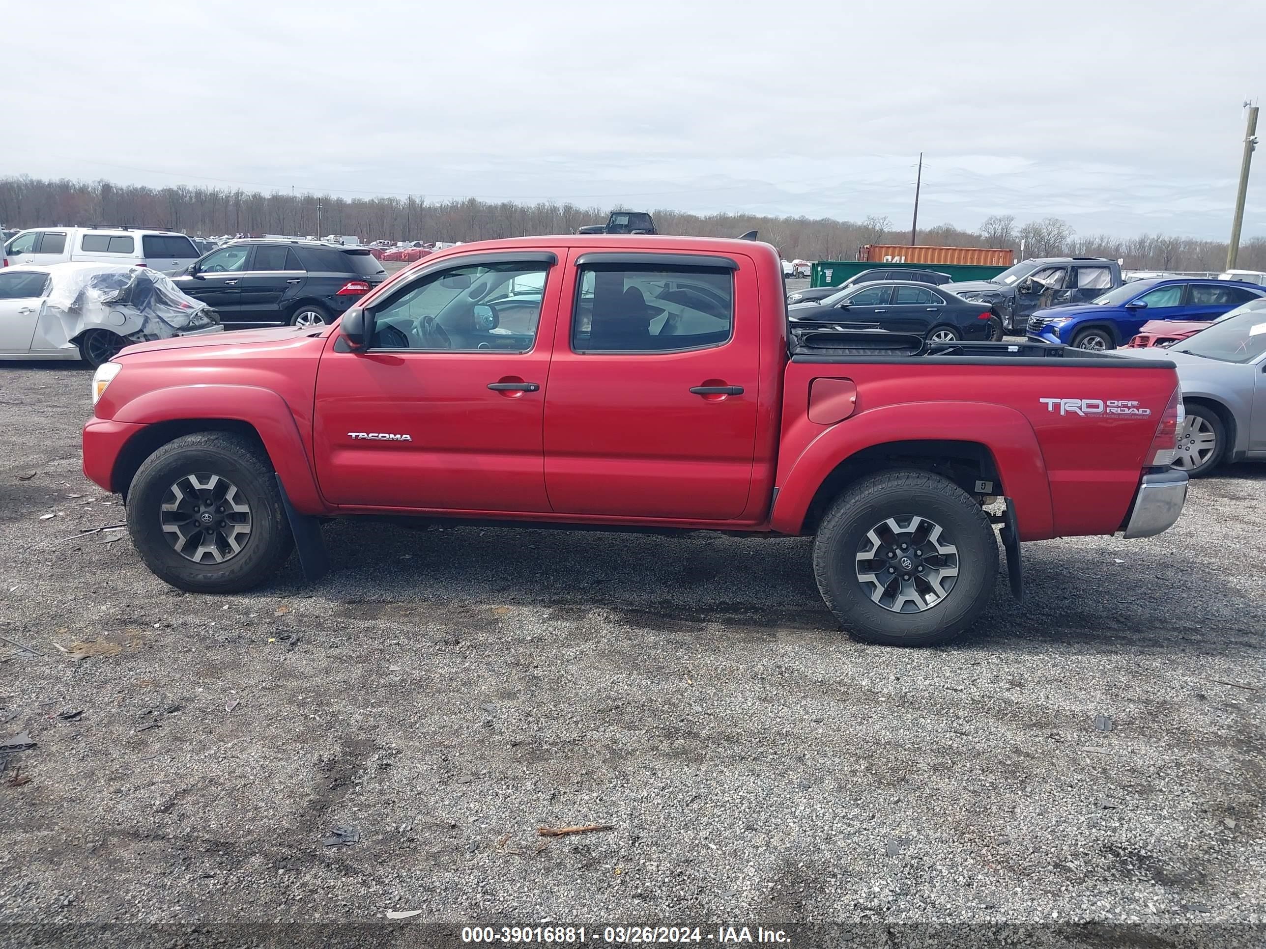 Photo 13 VIN: 3TMLU4EN1CM099300 - TOYOTA TACOMA 