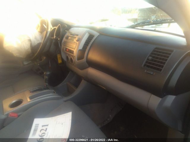 Photo 4 VIN: 3TMLU4EN2BM075070 - TOYOTA TACOMA 