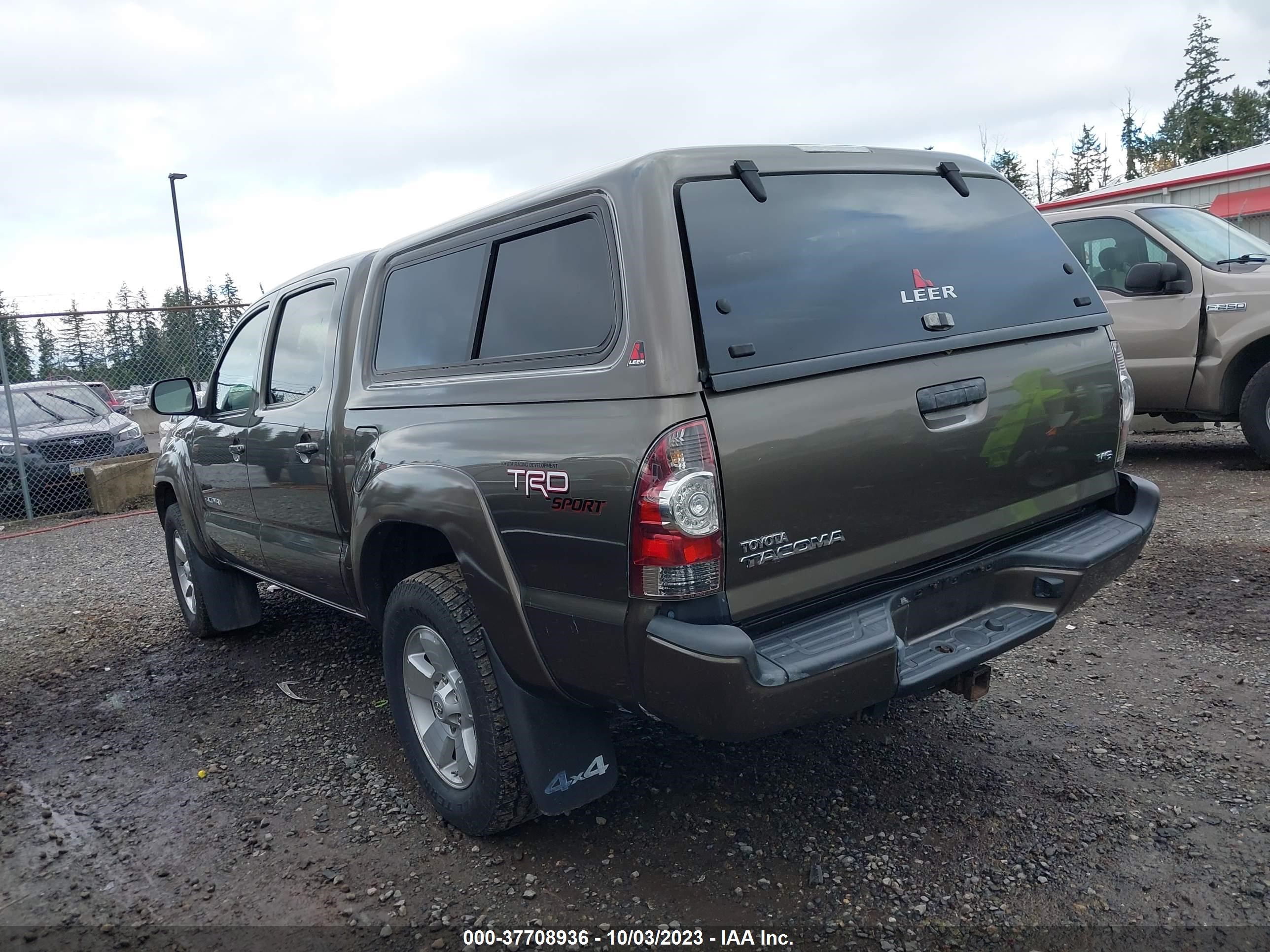 Photo 2 VIN: 3TMLU4EN2DM104165 - TOYOTA TACOMA 