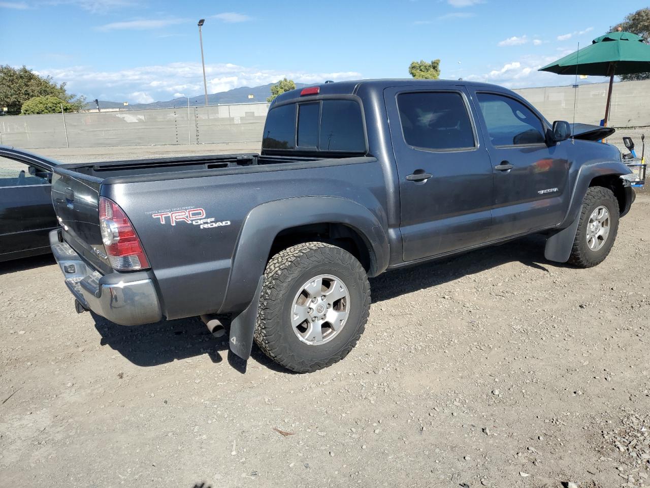 Photo 2 VIN: 3TMLU4EN3AM041346 - TOYOTA TACOMA 