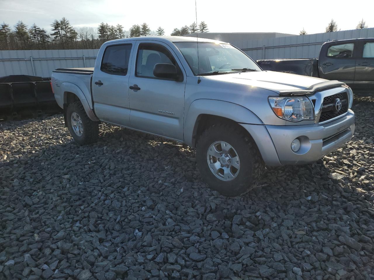 Photo 3 VIN: 3TMLU4EN3BM069603 - TOYOTA TACOMA 