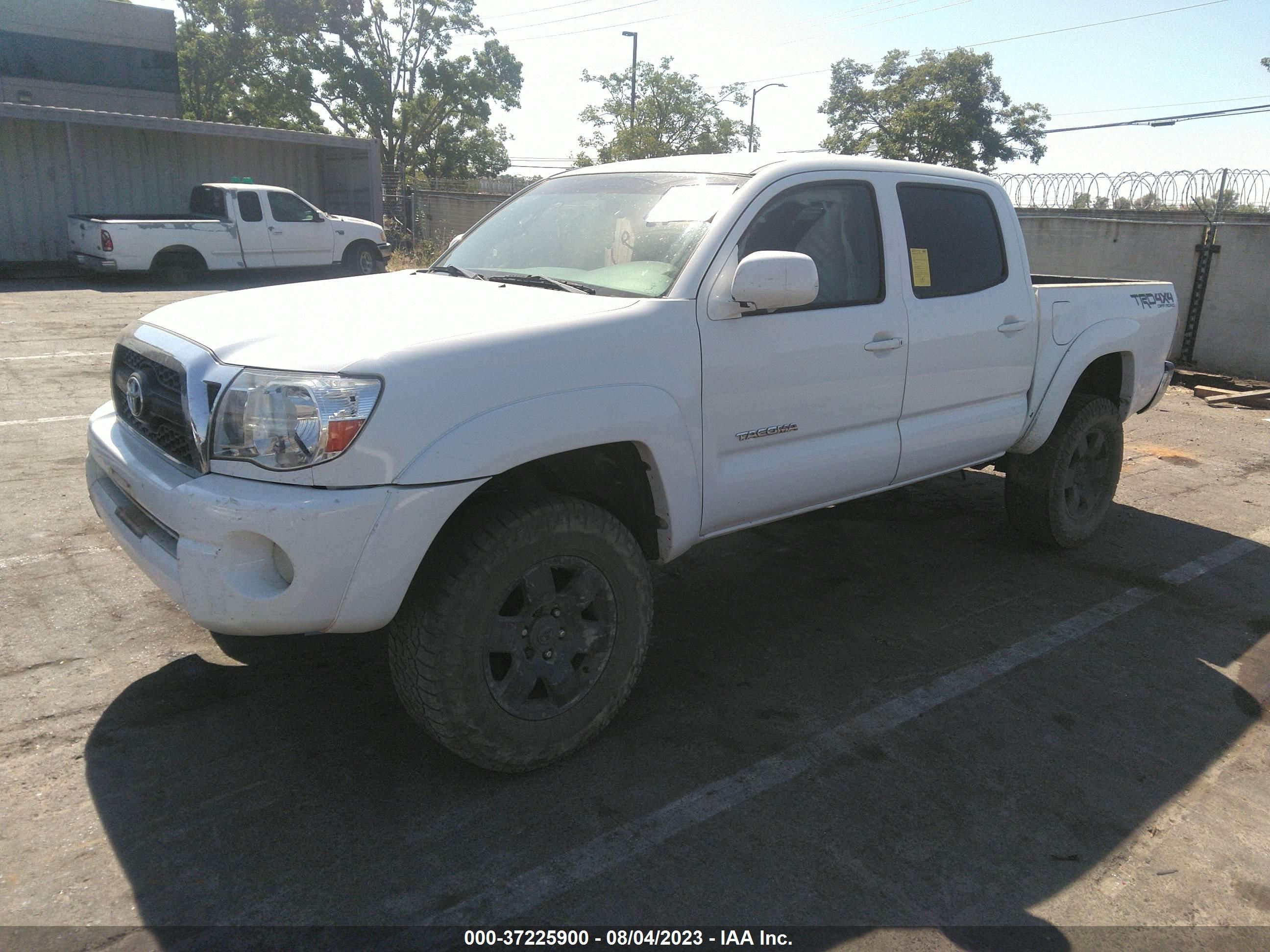 Photo 1 VIN: 3TMLU4EN3BM069956 - TOYOTA TACOMA 