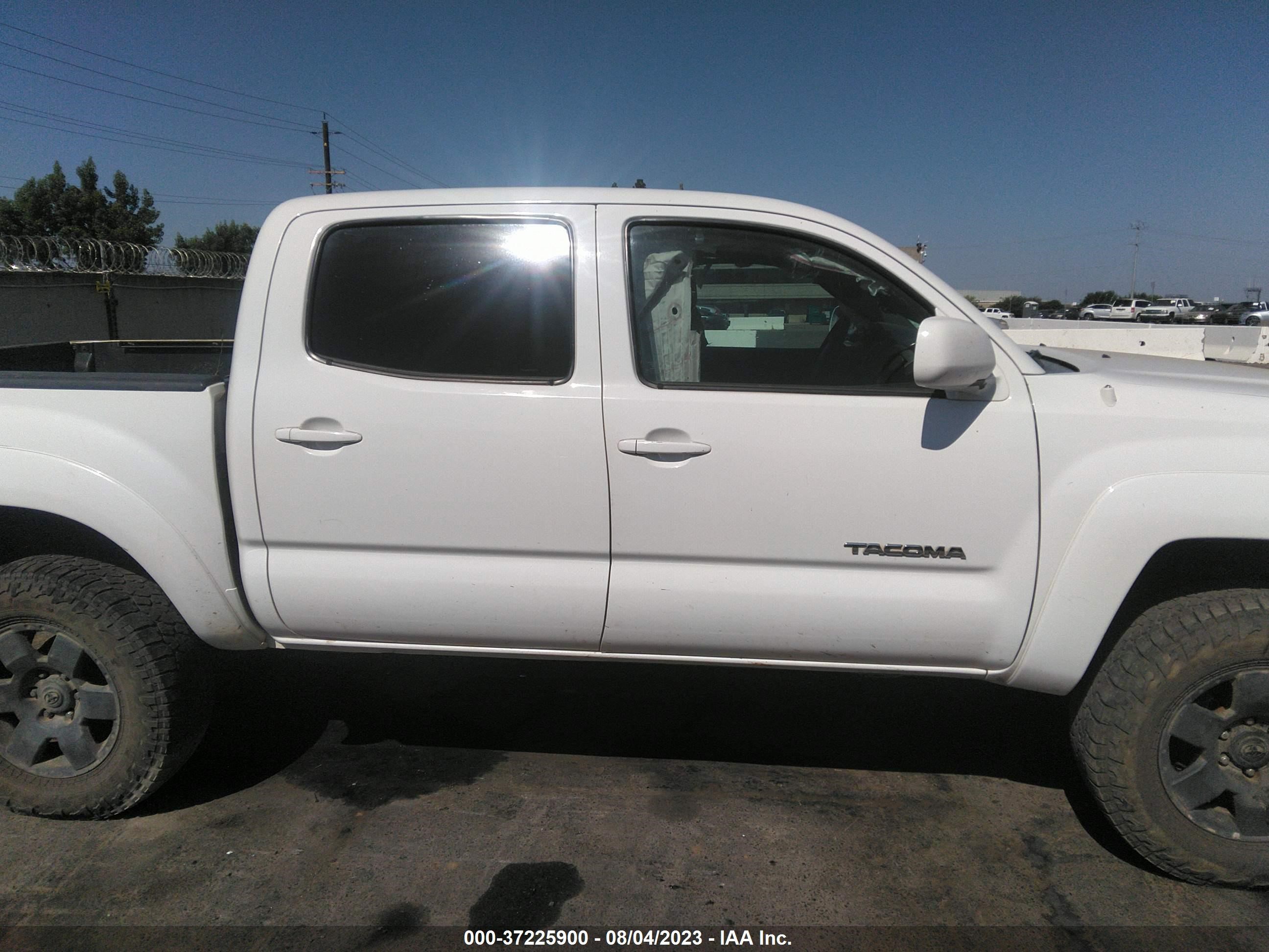 Photo 12 VIN: 3TMLU4EN3BM069956 - TOYOTA TACOMA 