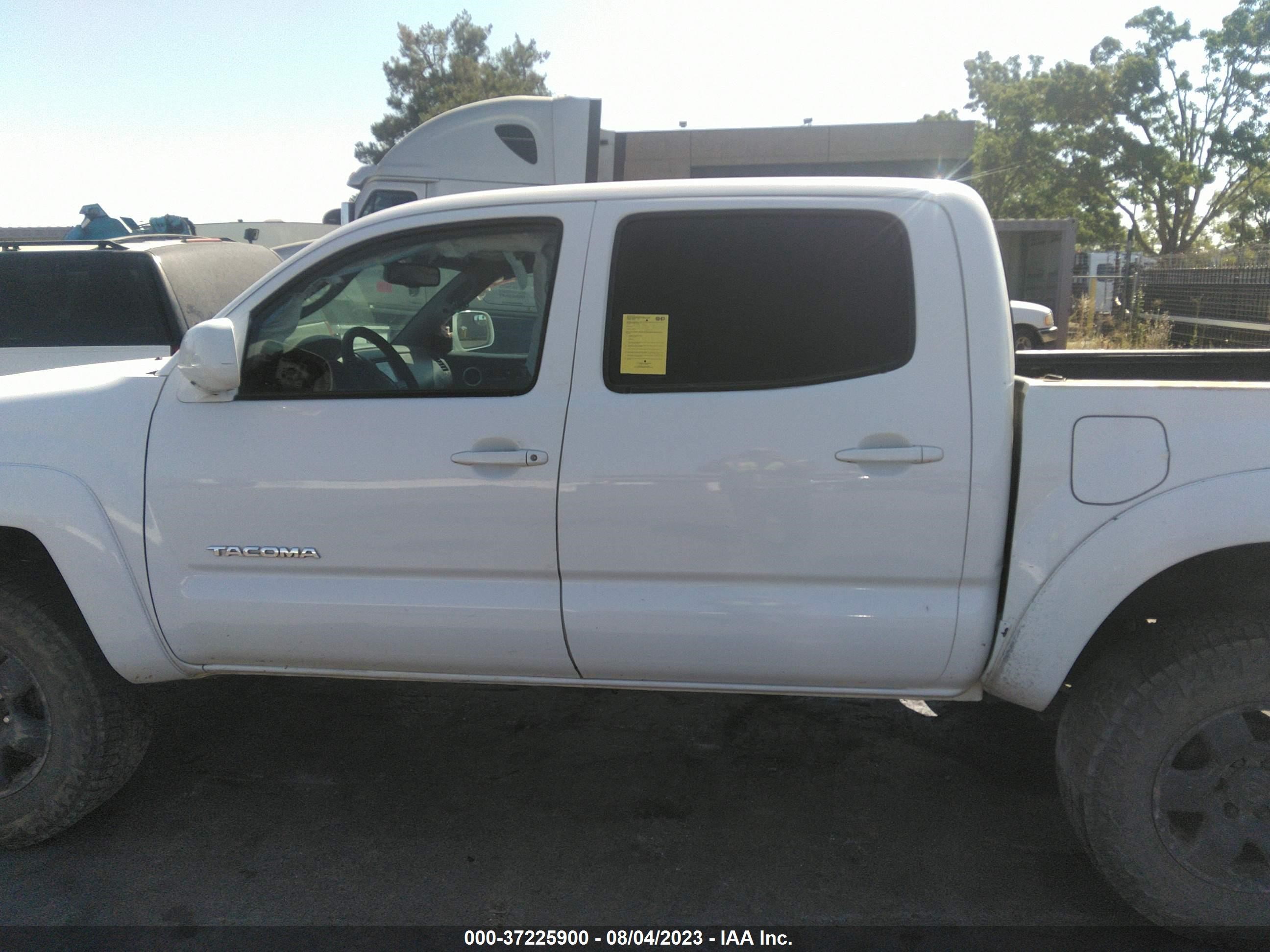 Photo 13 VIN: 3TMLU4EN3BM069956 - TOYOTA TACOMA 