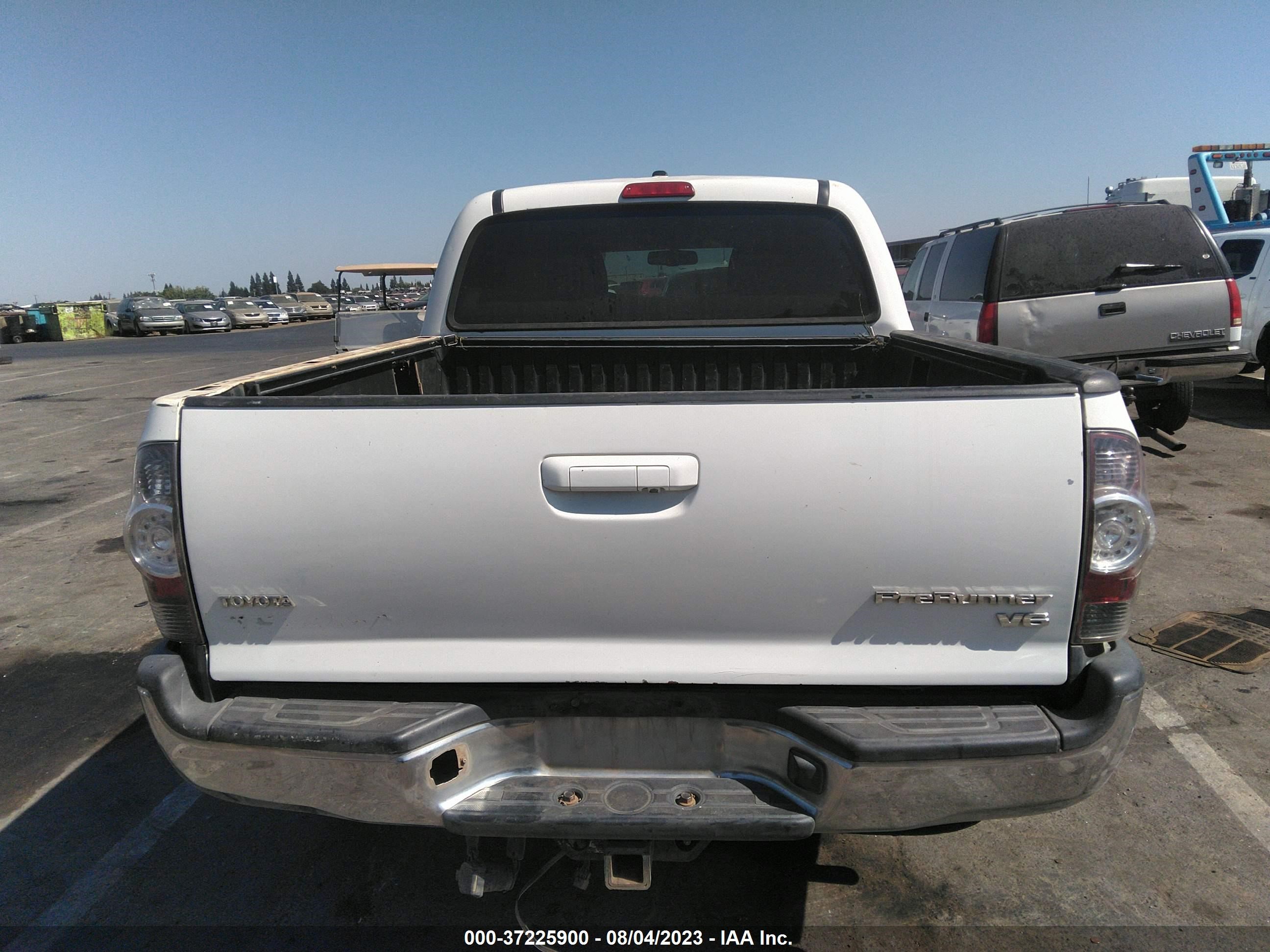 Photo 15 VIN: 3TMLU4EN3BM069956 - TOYOTA TACOMA 