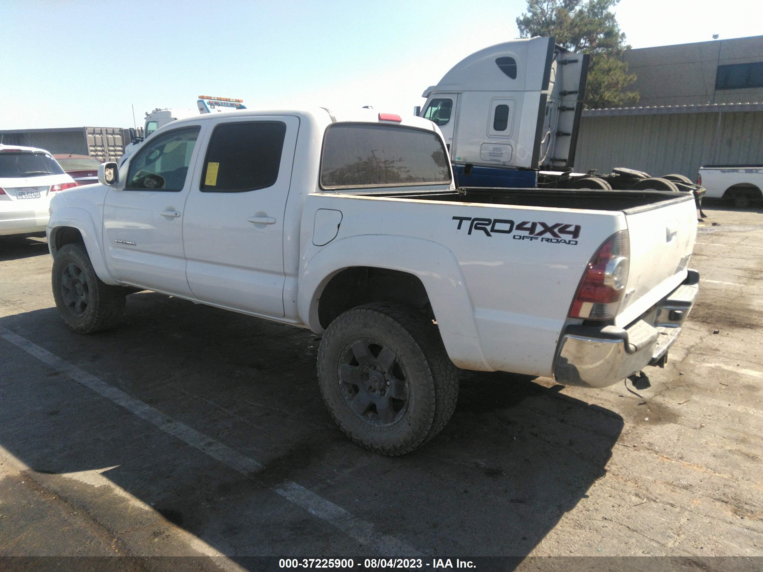 Photo 2 VIN: 3TMLU4EN3BM069956 - TOYOTA TACOMA 