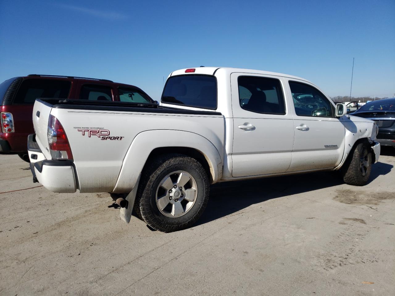 Photo 2 VIN: 3TMLU4EN3BM072758 - TOYOTA TACOMA 