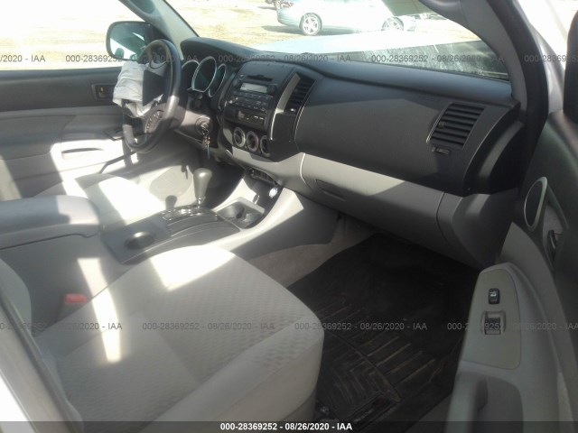 Photo 4 VIN: 3TMLU4EN3BM077121 - TOYOTA TACOMA 