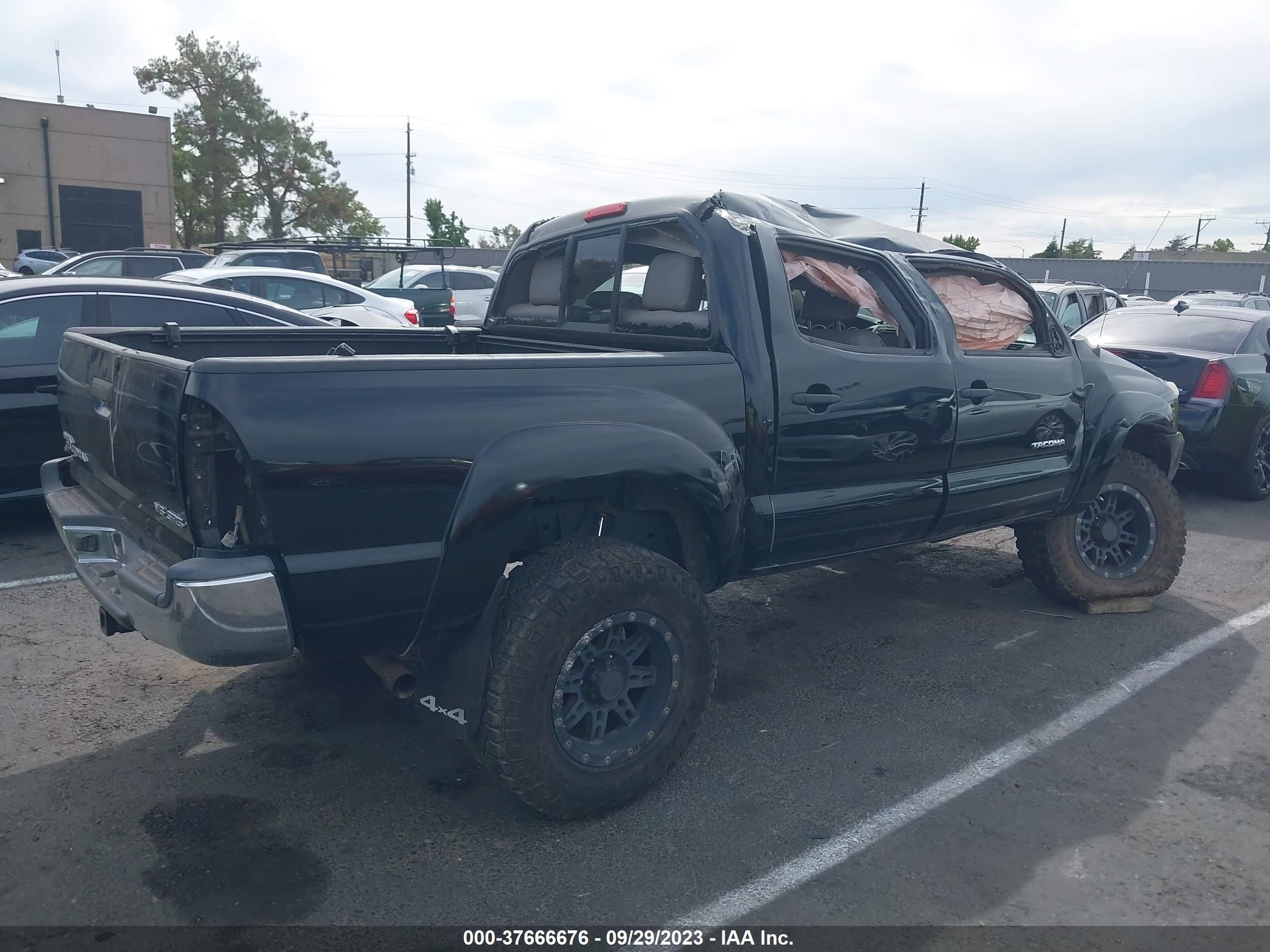 Photo 3 VIN: 3TMLU4EN3DM114218 - TOYOTA TACOMA 