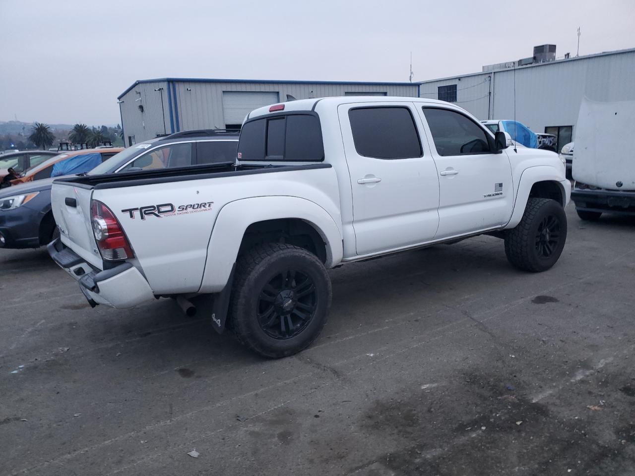 Photo 2 VIN: 3TMLU4EN3EM137595 - TOYOTA TACOMA 