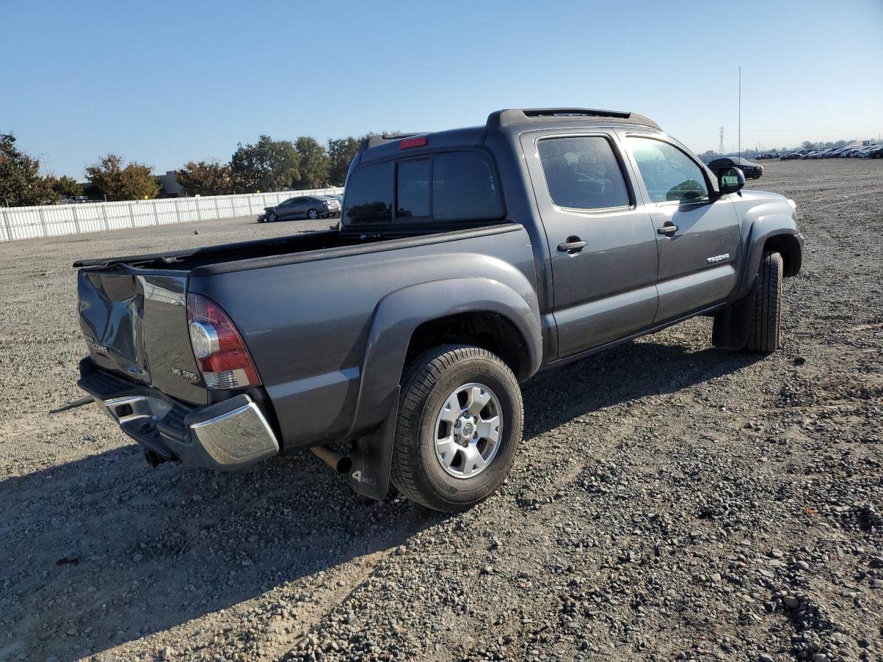 Photo 2 VIN: 3TMLU4EN5DM107481 - TOYOTA TACOMA 