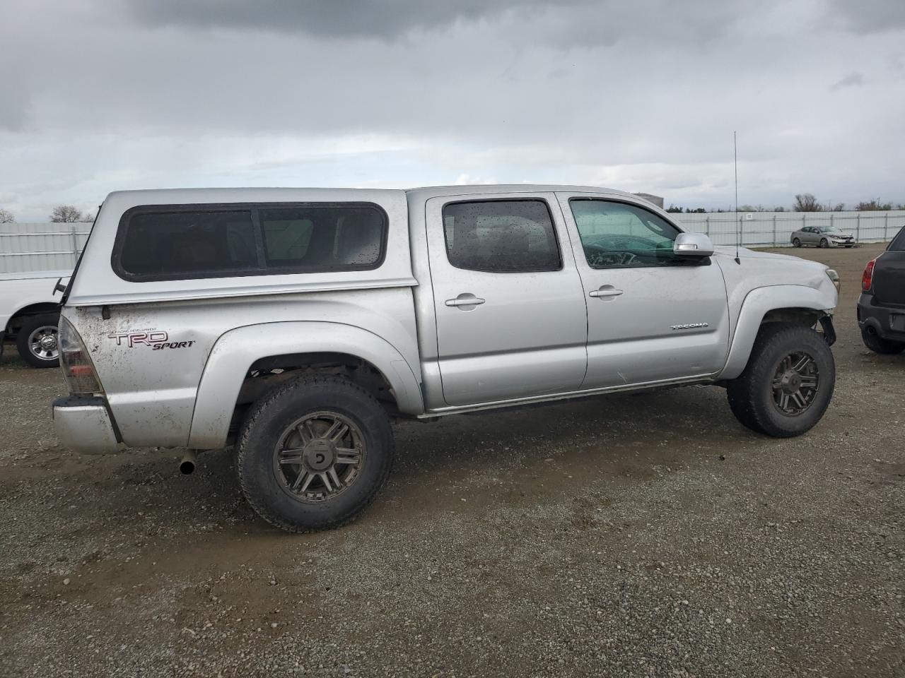 Photo 2 VIN: 3TMLU4EN5DM127889 - TOYOTA TACOMA 