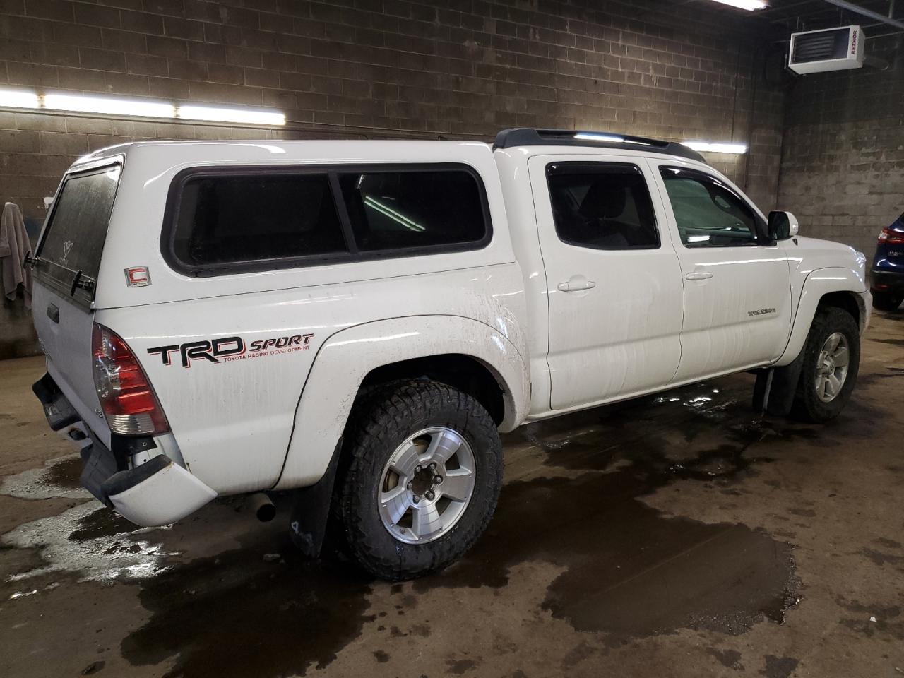 Photo 2 VIN: 3TMLU4EN6FM191507 - TOYOTA TACOMA 