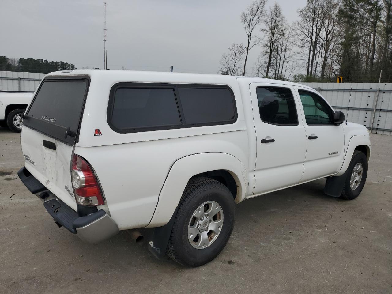 Photo 2 VIN: 3TMLU4EN7AM050499 - TOYOTA TACOMA 