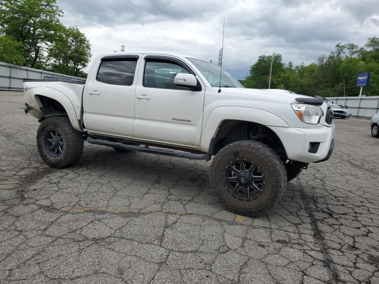 Photo 3 VIN: 3TMLU4EN8FM193033 - TOYOTA TACOMA 