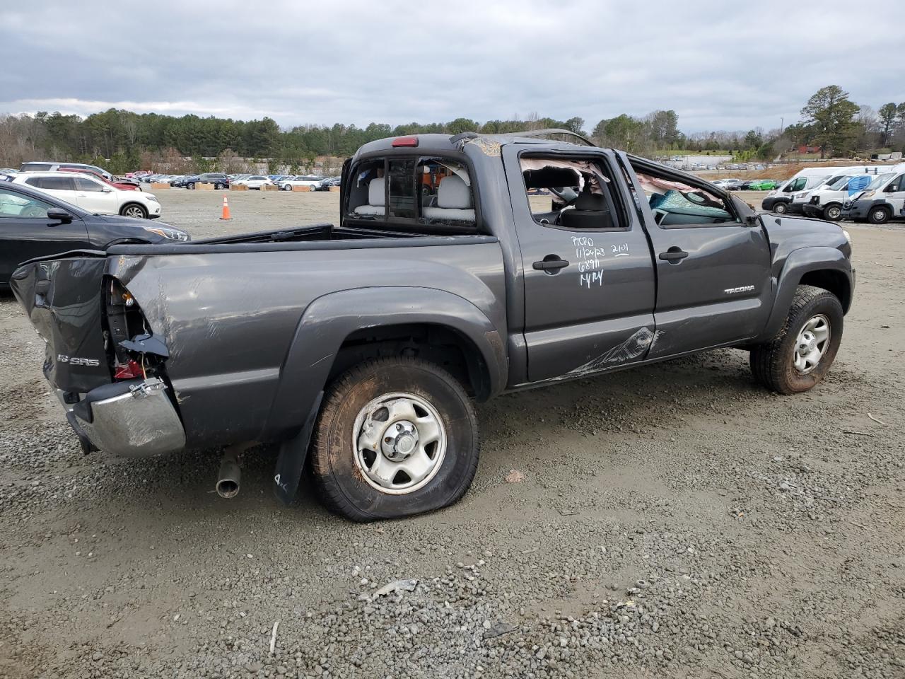 Photo 2 VIN: 3TMLU4ENXBM062101 - TOYOTA TACOMA 