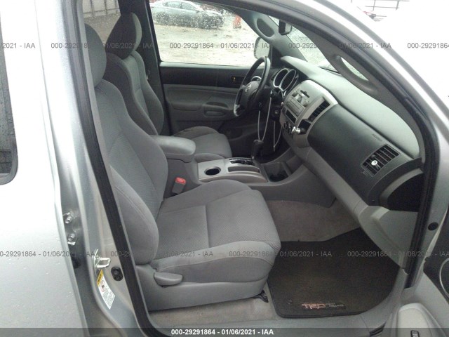 Photo 4 VIN: 3TMLU4ENXBM066701 - TOYOTA TACOMA 