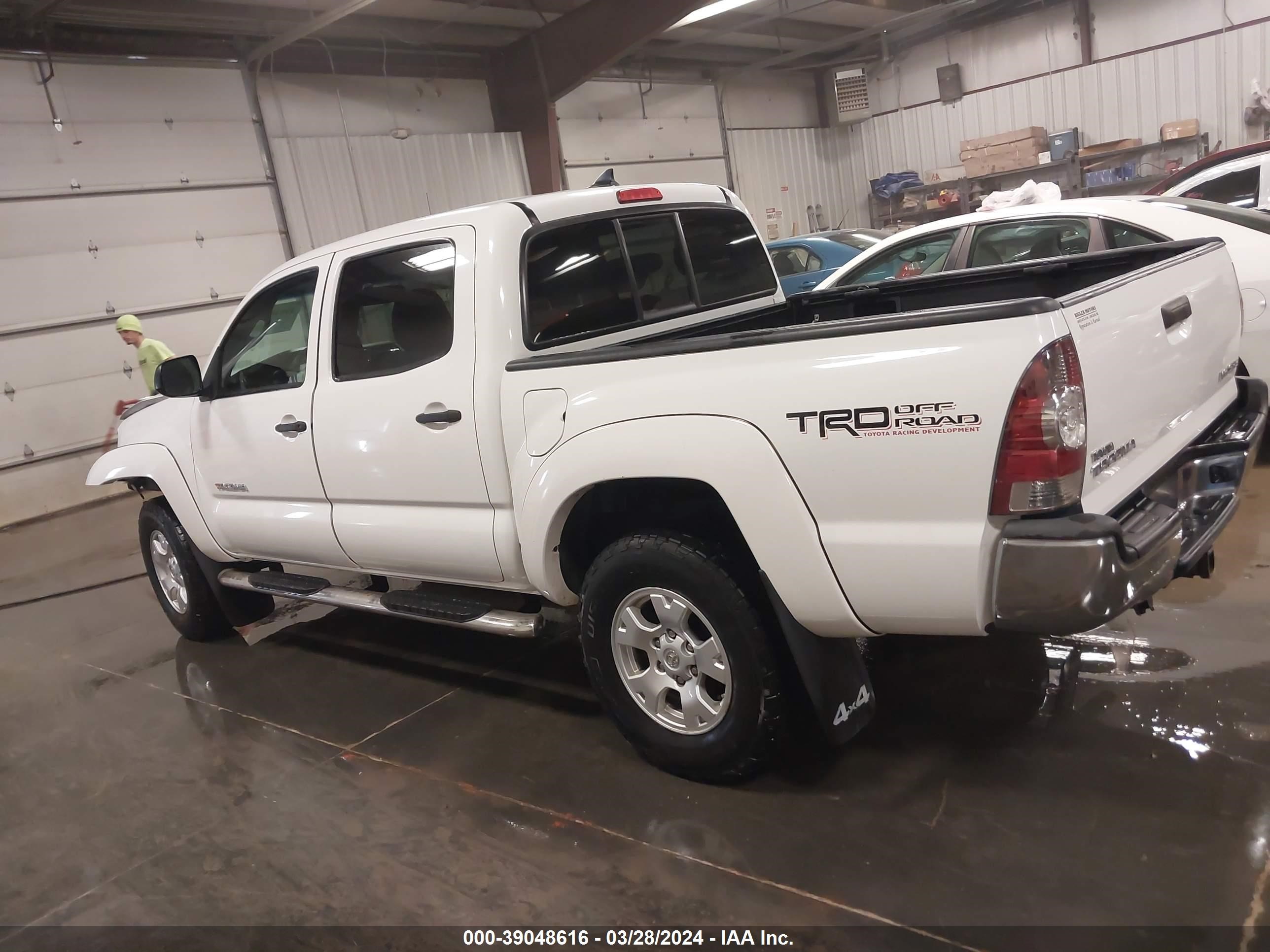 Photo 14 VIN: 3TMLU4ENXCM099117 - TOYOTA TACOMA 