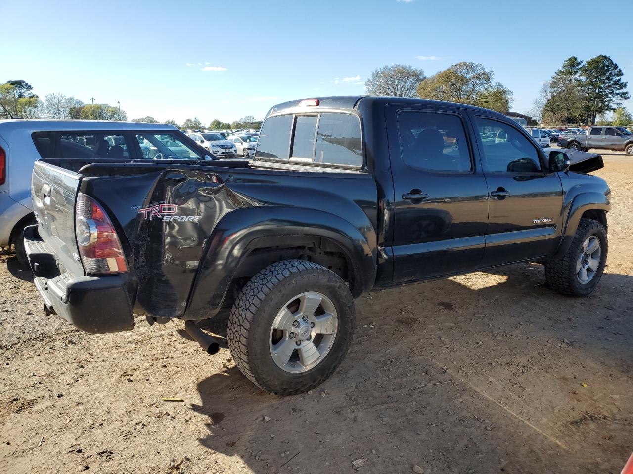 Photo 2 VIN: 3TMLU4ENXDM128133 - TOYOTA TACOMA 