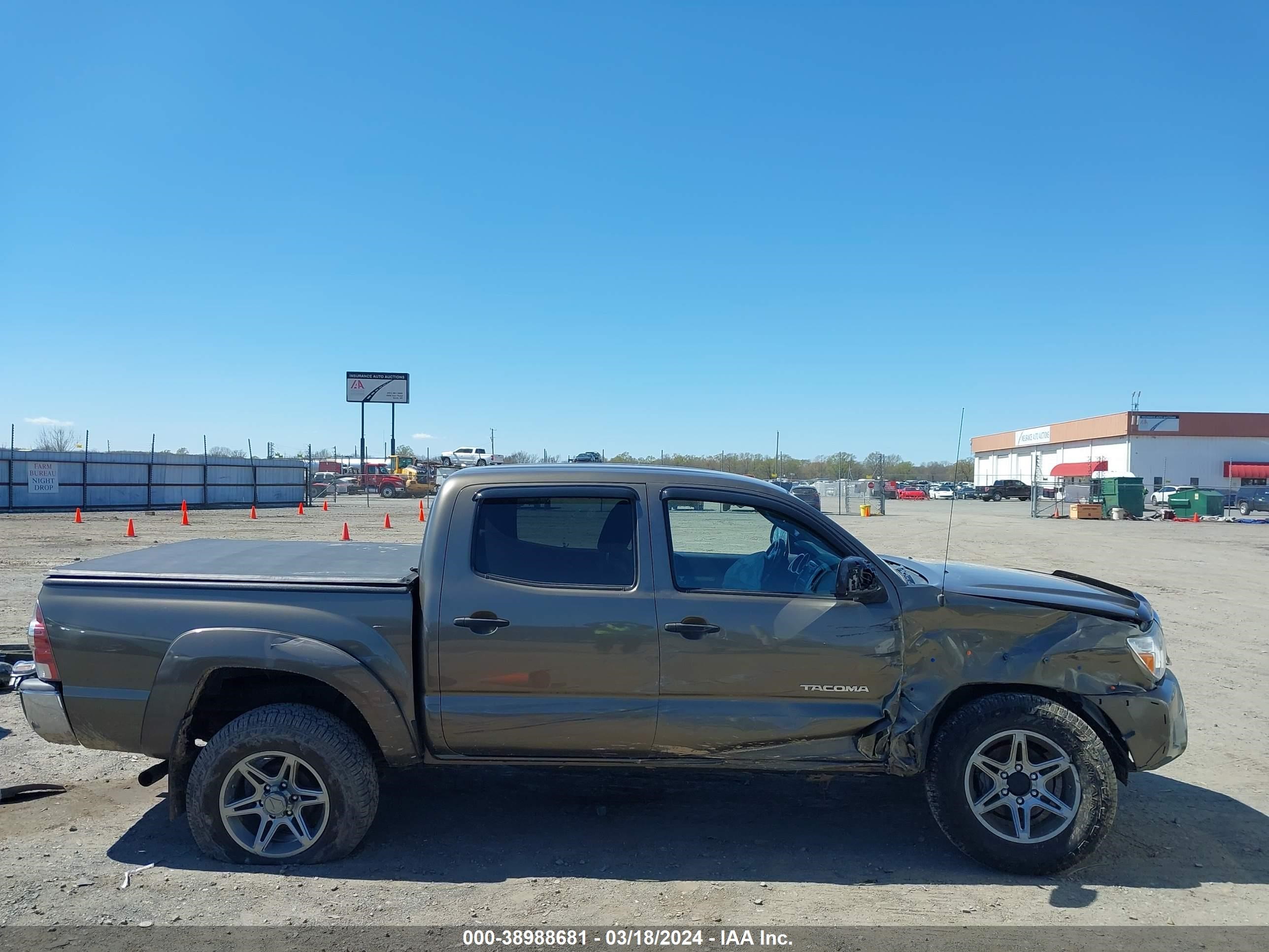 Photo 13 VIN: 3TMLU4ENXDM133199 - TOYOTA TACOMA 