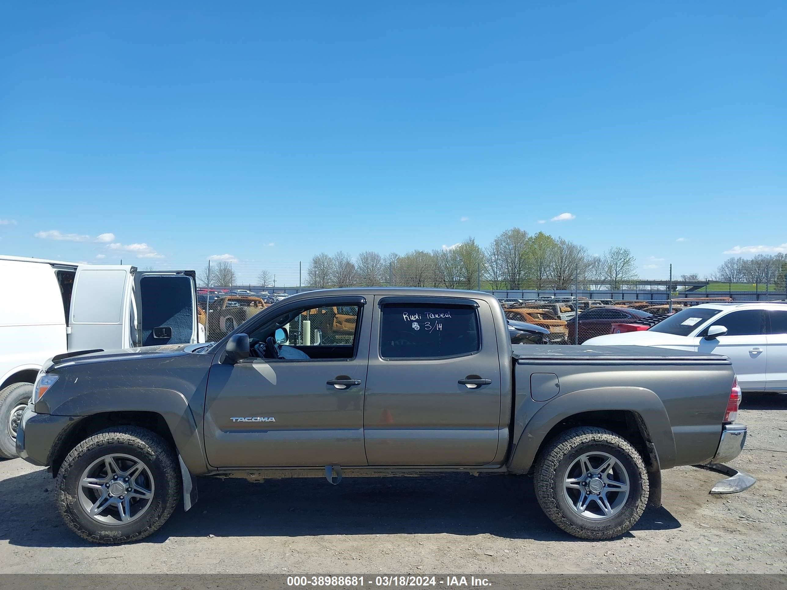 Photo 14 VIN: 3TMLU4ENXDM133199 - TOYOTA TACOMA 