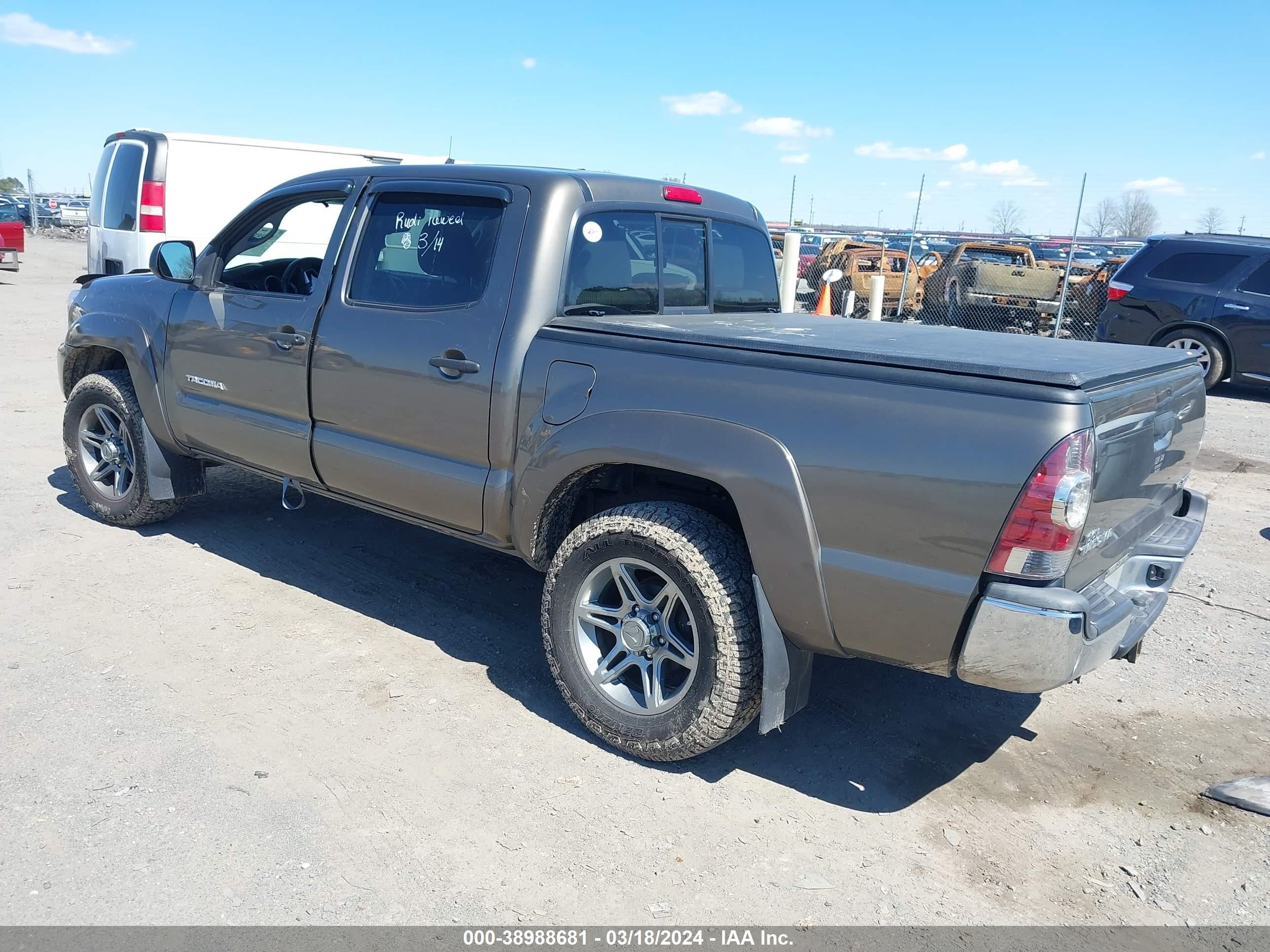 Photo 2 VIN: 3TMLU4ENXDM133199 - TOYOTA TACOMA 