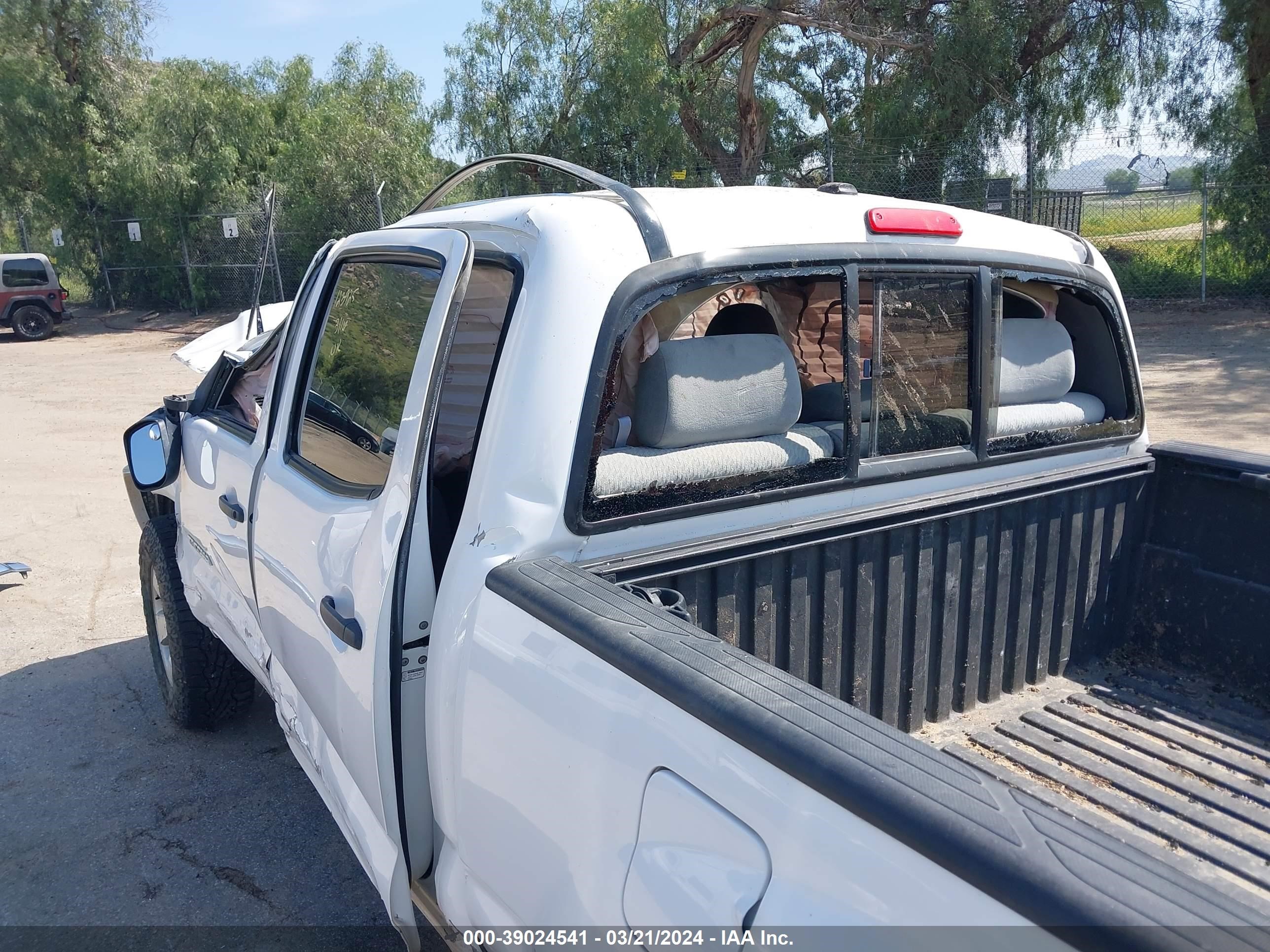 Photo 15 VIN: 3TMMU4FN4BM033020 - TOYOTA TACOMA 