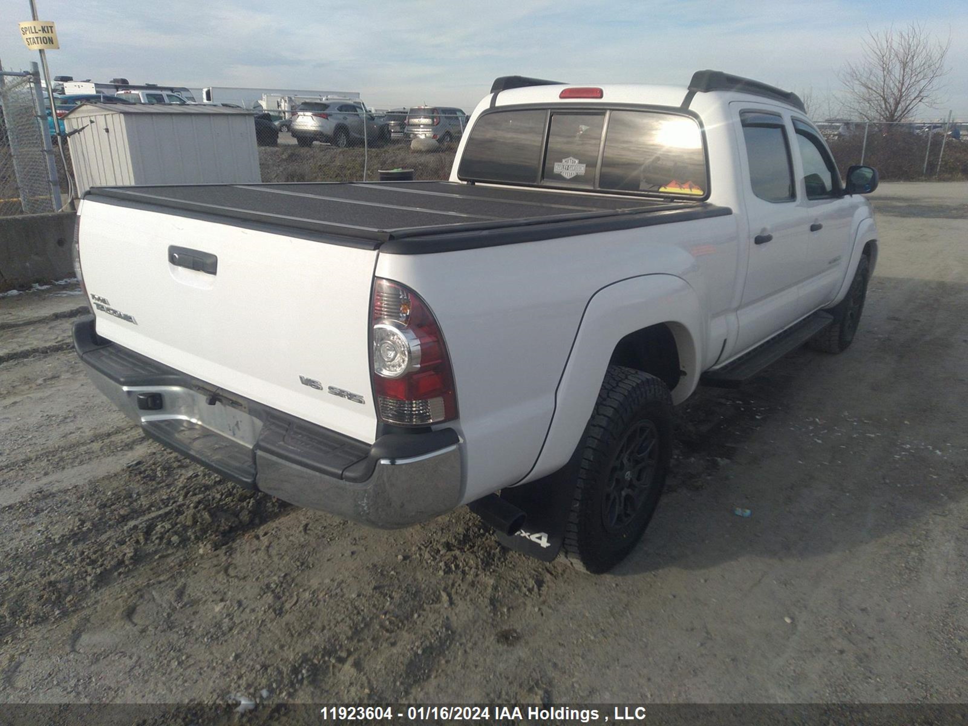 Photo 3 VIN: 3TMMU4FN6BM028739 - TOYOTA TACOMA 