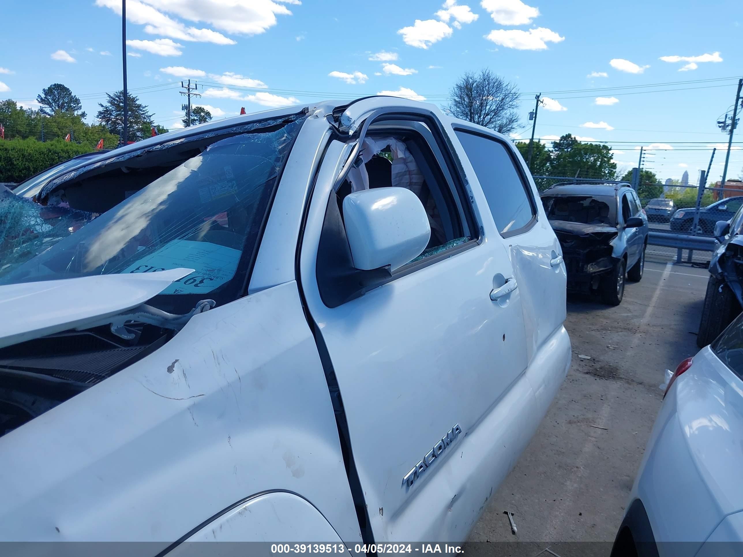 Photo 16 VIN: 3TMMU52N39M008860 - TOYOTA TACOMA 