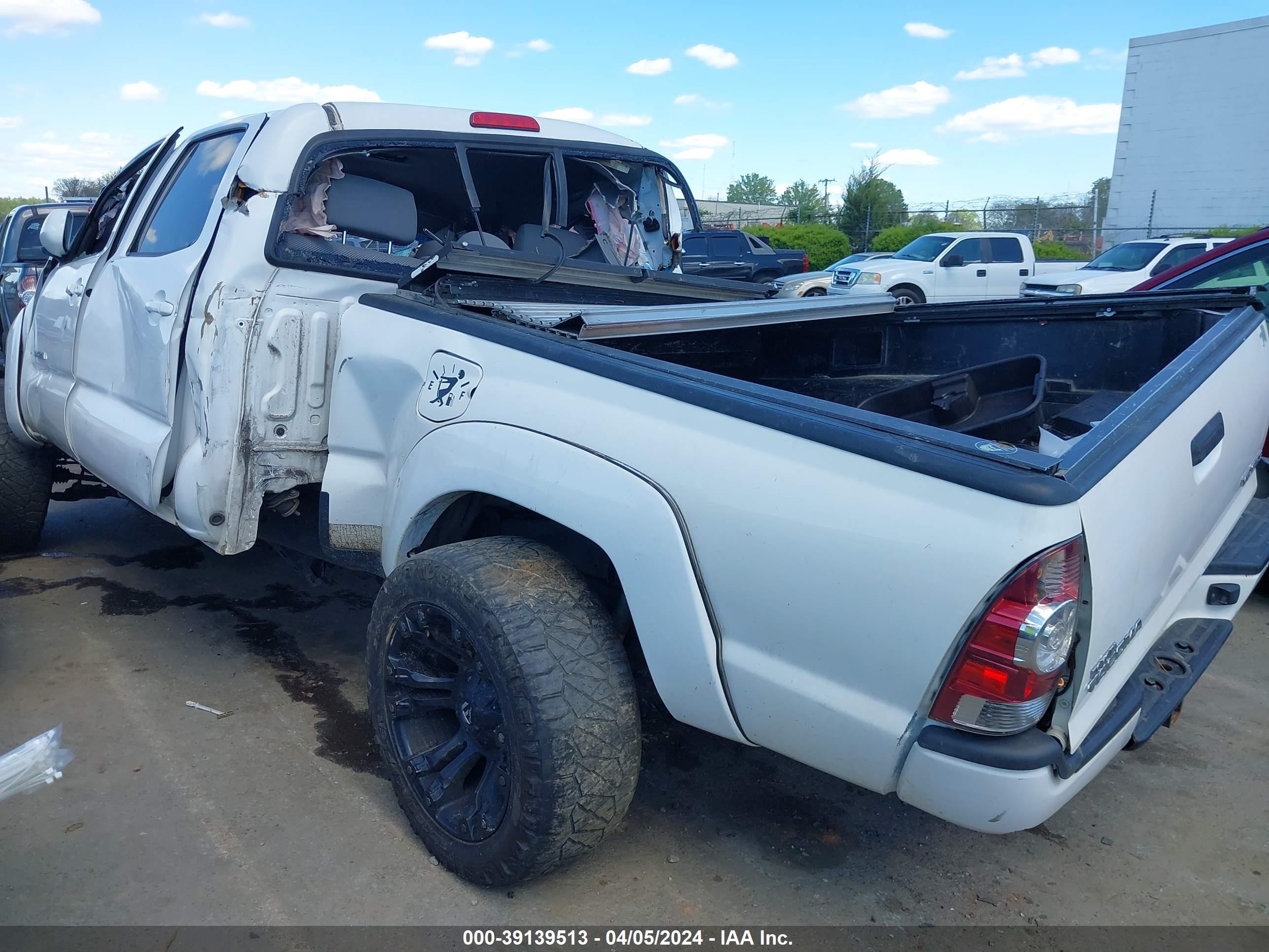 Photo 2 VIN: 3TMMU52N39M008860 - TOYOTA TACOMA 