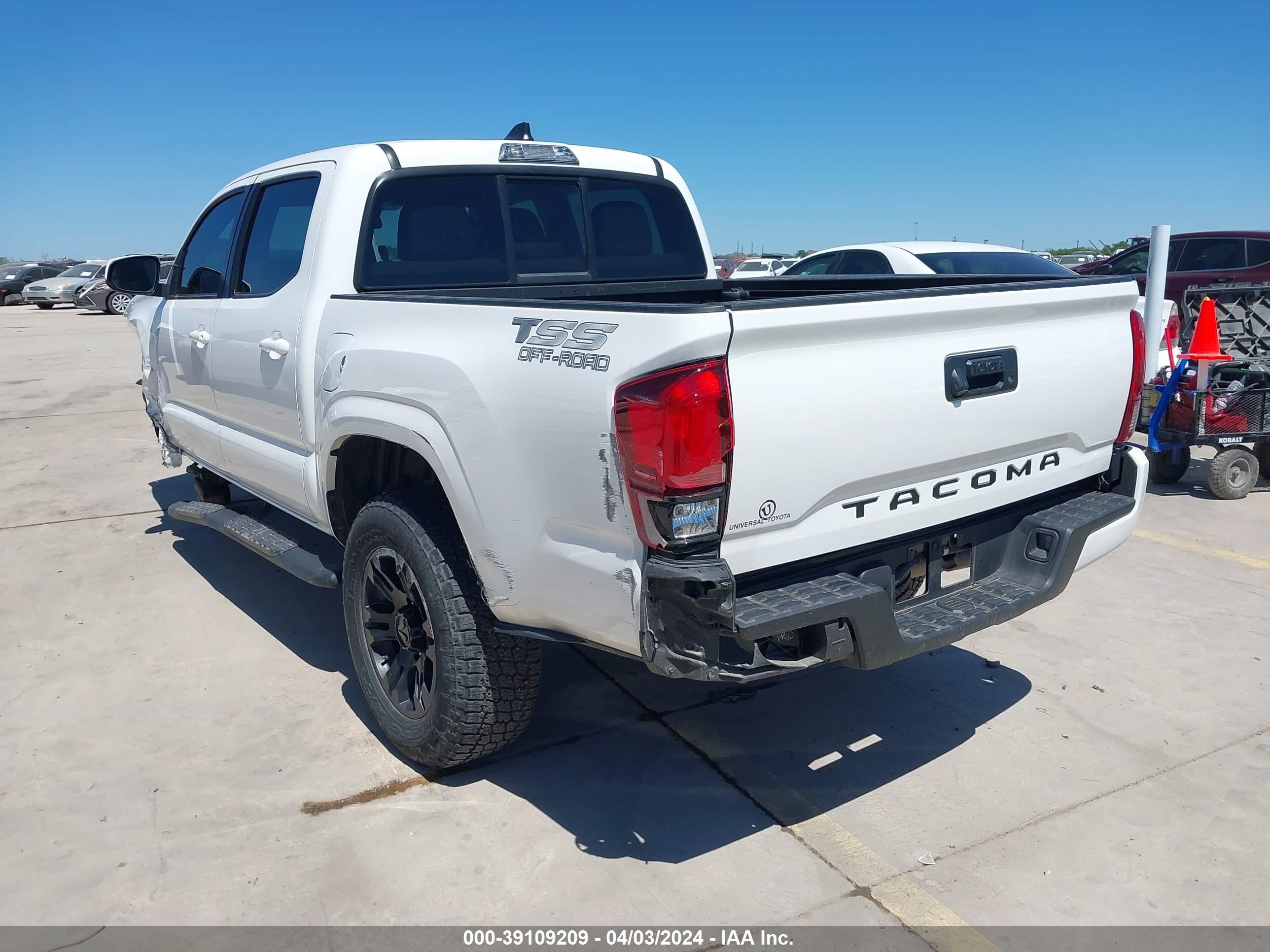 Photo 2 VIN: 3TYAX5GN4NT048057 - TOYOTA TACOMA 