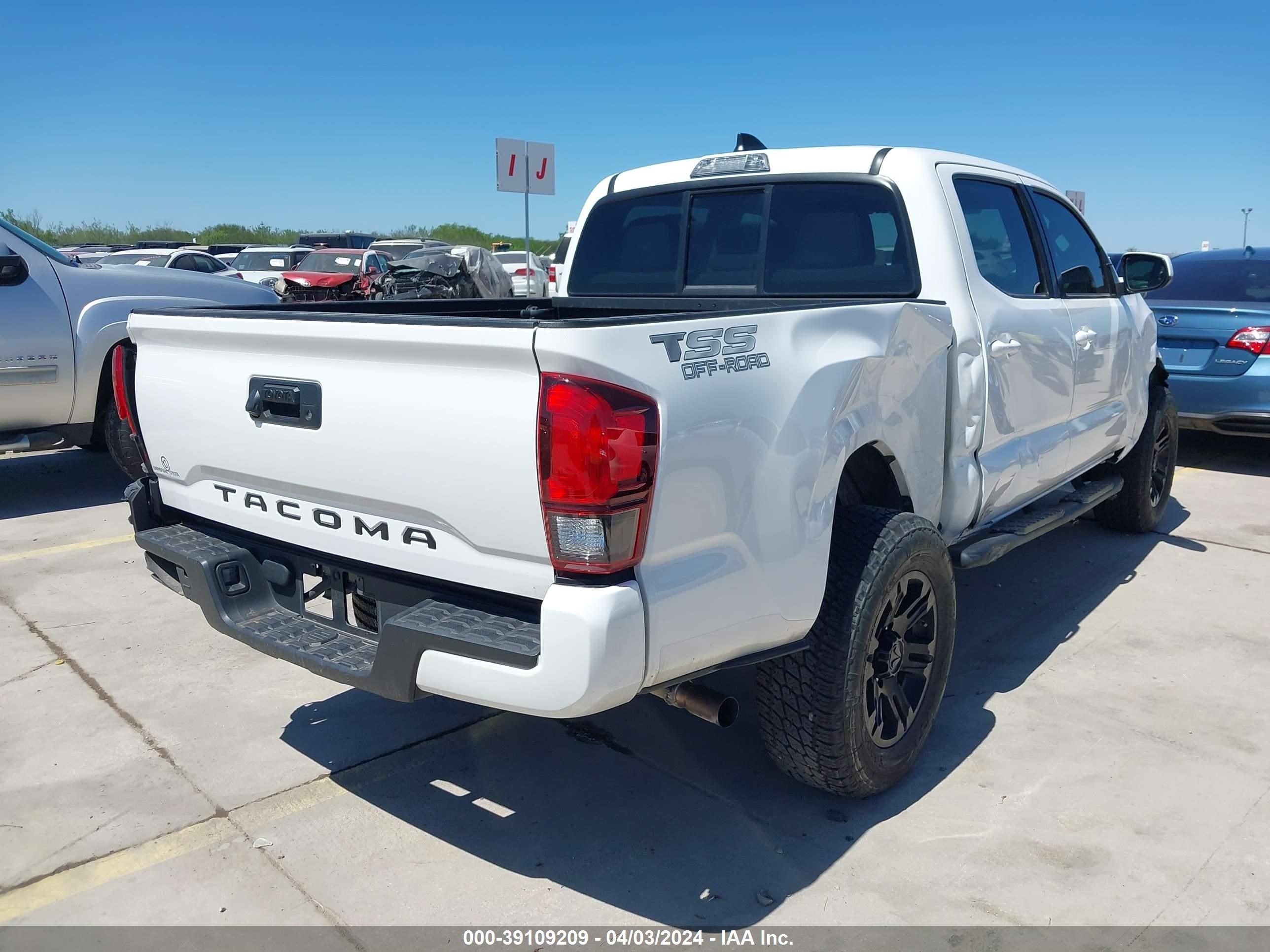 Photo 3 VIN: 3TYAX5GN4NT048057 - TOYOTA TACOMA 