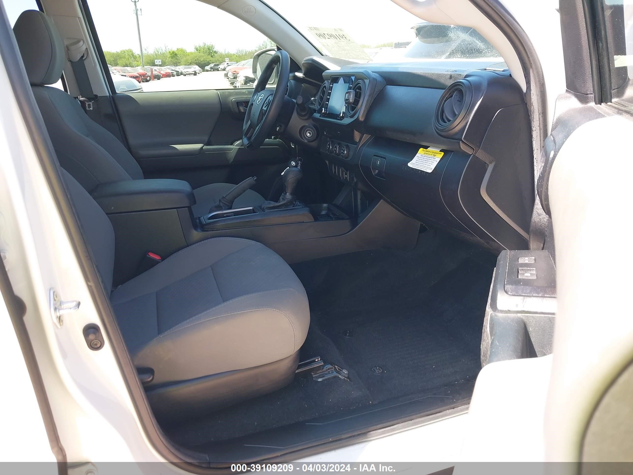 Photo 4 VIN: 3TYAX5GN4NT048057 - TOYOTA TACOMA 