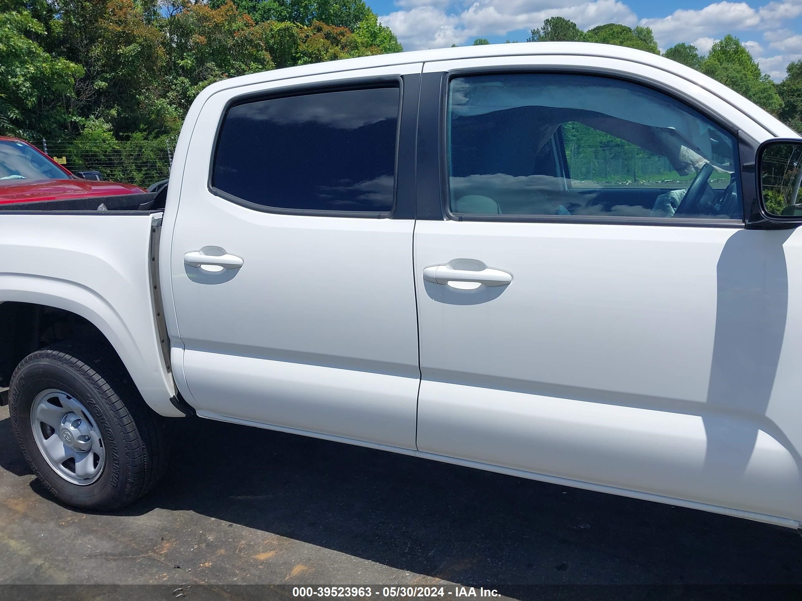 Photo 12 VIN: 3TYAX5GN7NT046402 - TOYOTA TACOMA 