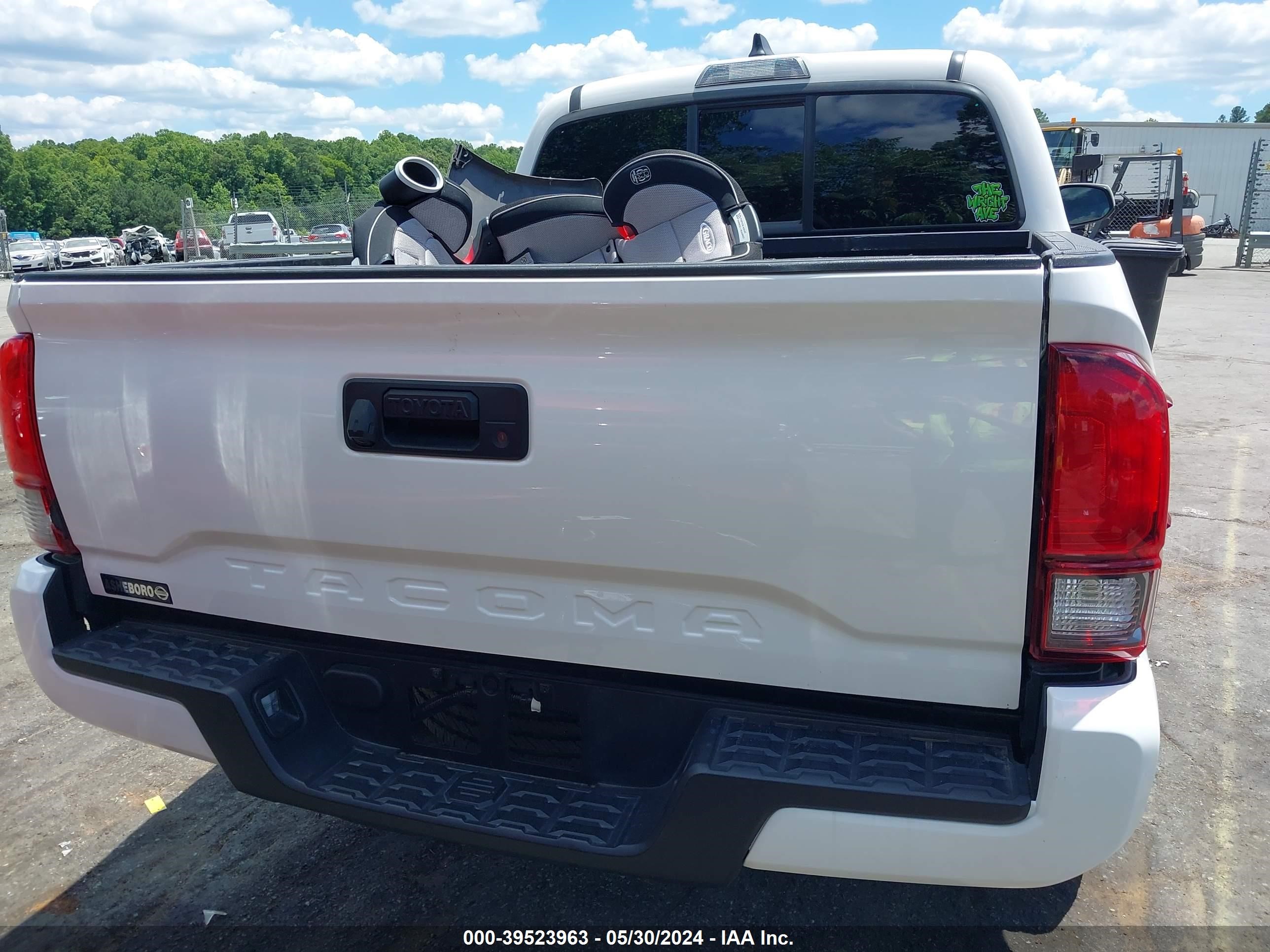 Photo 15 VIN: 3TYAX5GN7NT046402 - TOYOTA TACOMA 