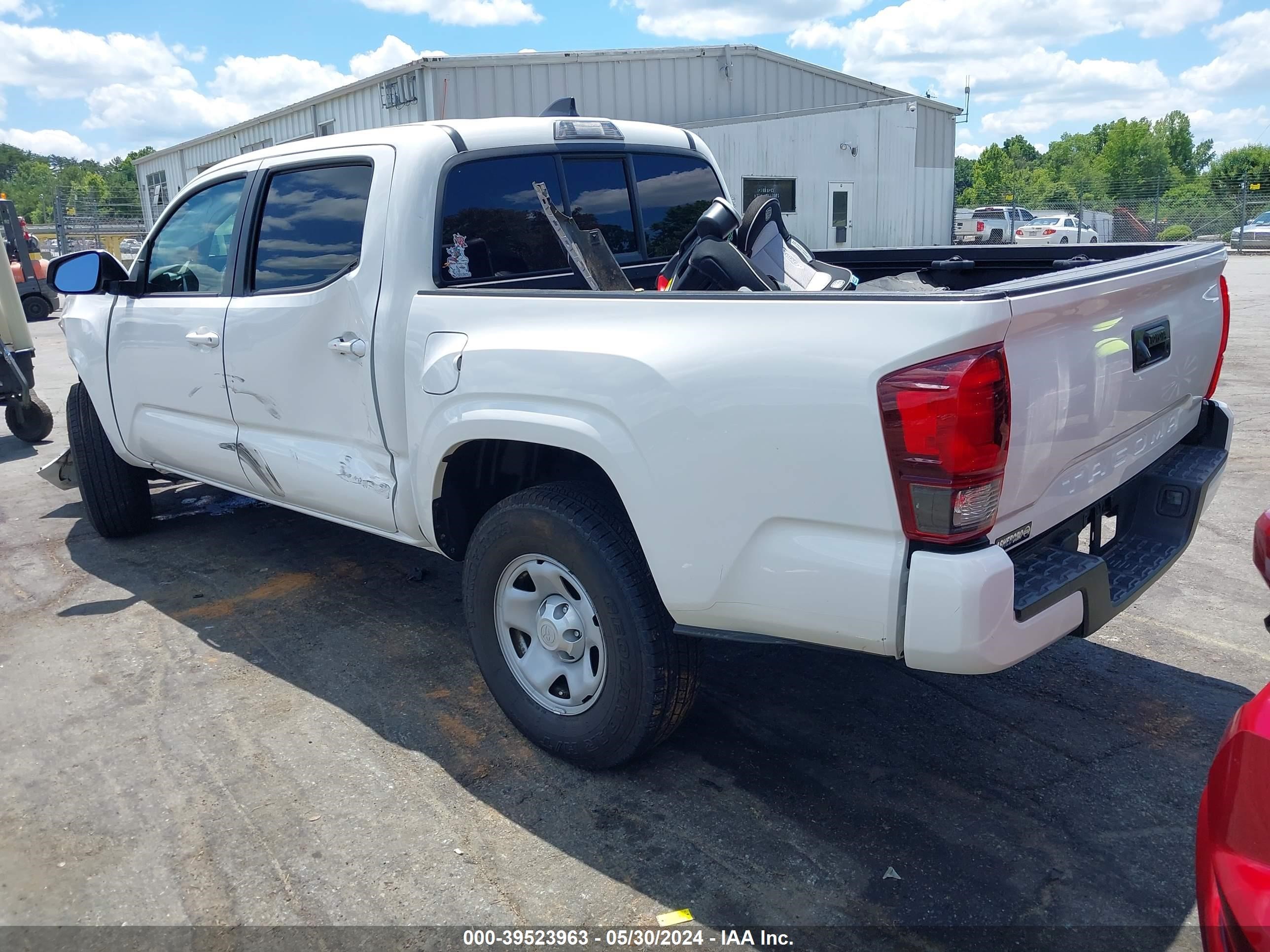 Photo 2 VIN: 3TYAX5GN7NT046402 - TOYOTA TACOMA 