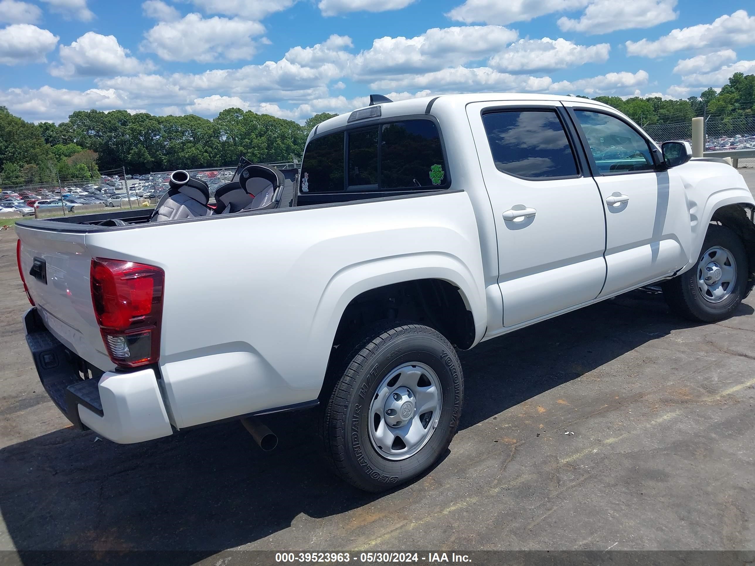 Photo 3 VIN: 3TYAX5GN7NT046402 - TOYOTA TACOMA 