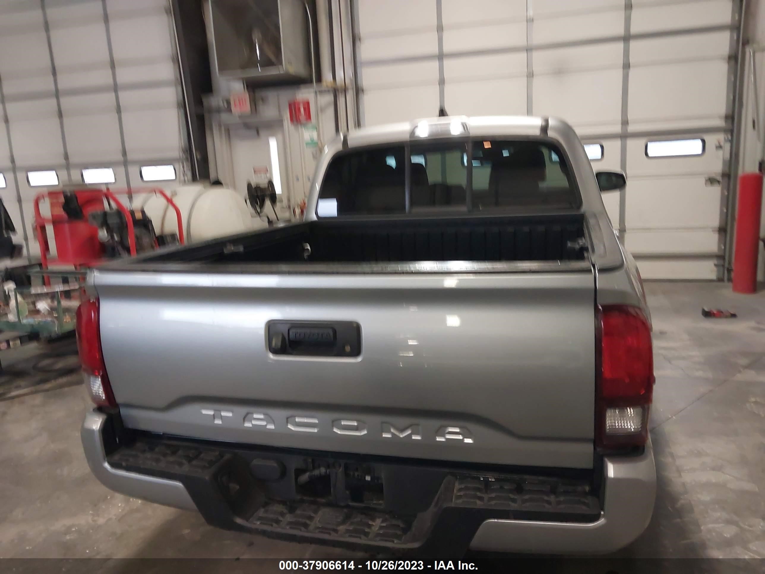 Photo 15 VIN: 3TYAX5GNXNT040867 - TOYOTA TACOMA 