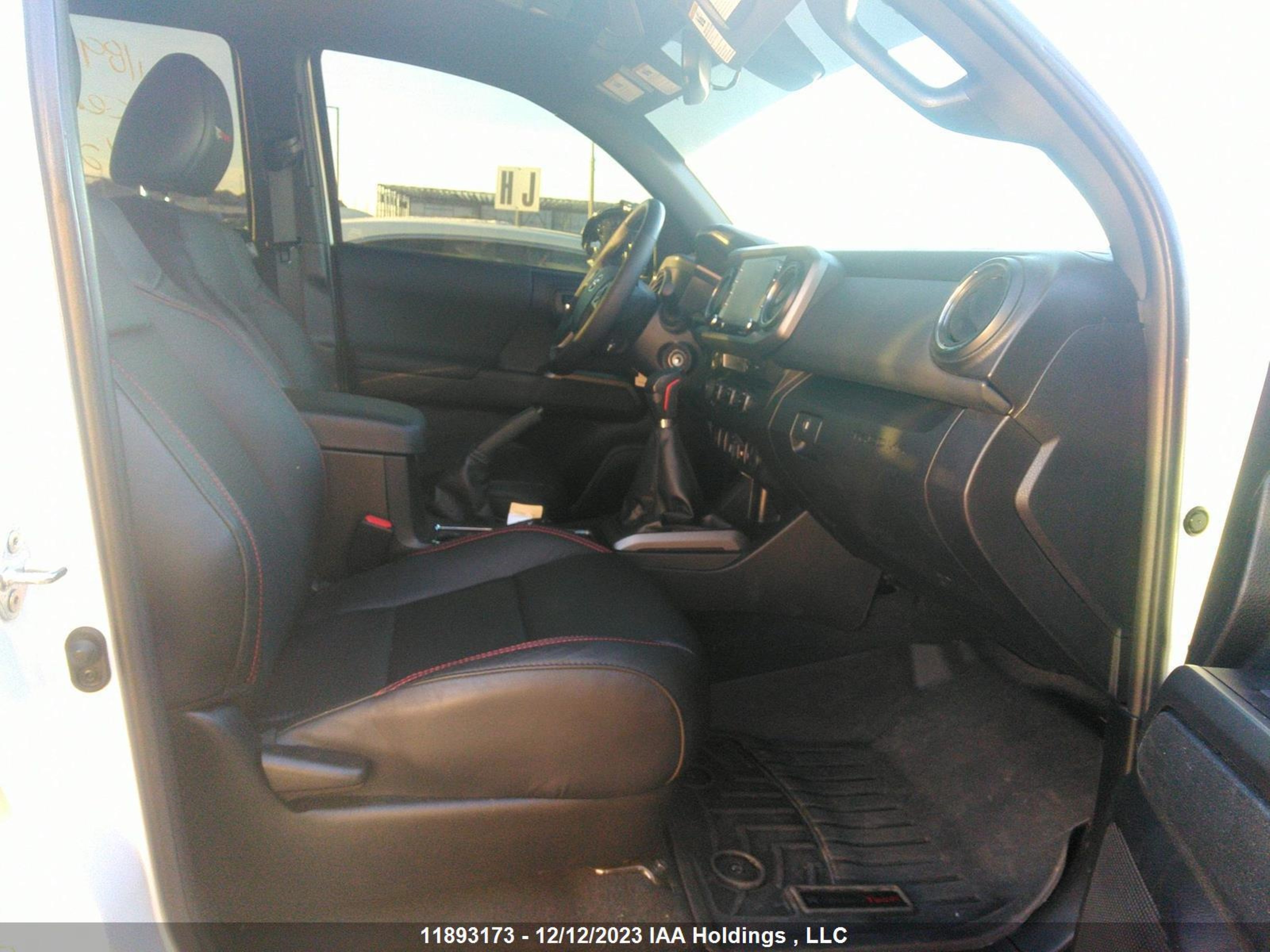 Photo 4 VIN: 3TYCZ5AN4PT149811 - TOYOTA TACOMA 