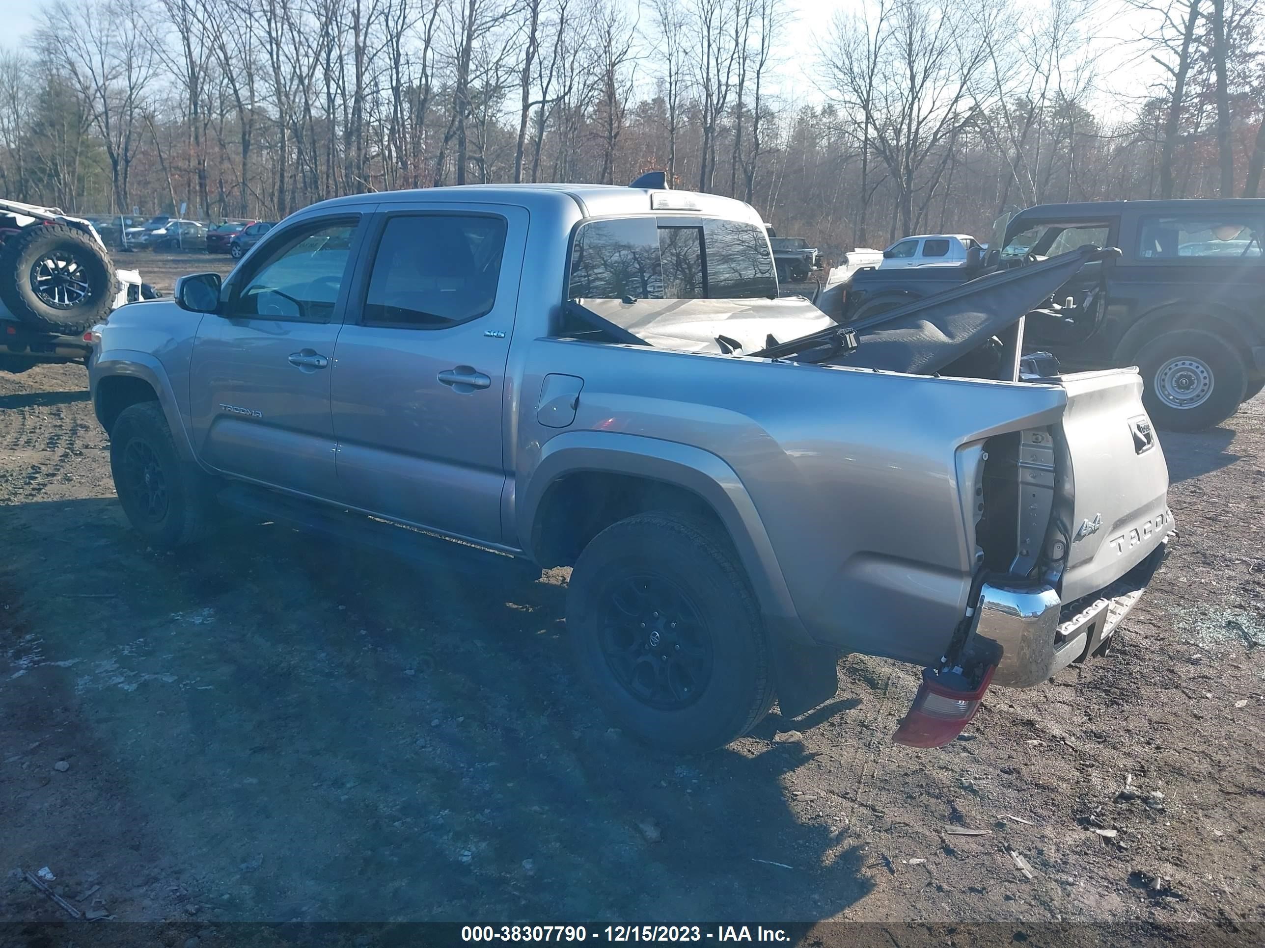 Photo 2 VIN: 3TYCZ5ANXMT040751 - TOYOTA TACOMA 