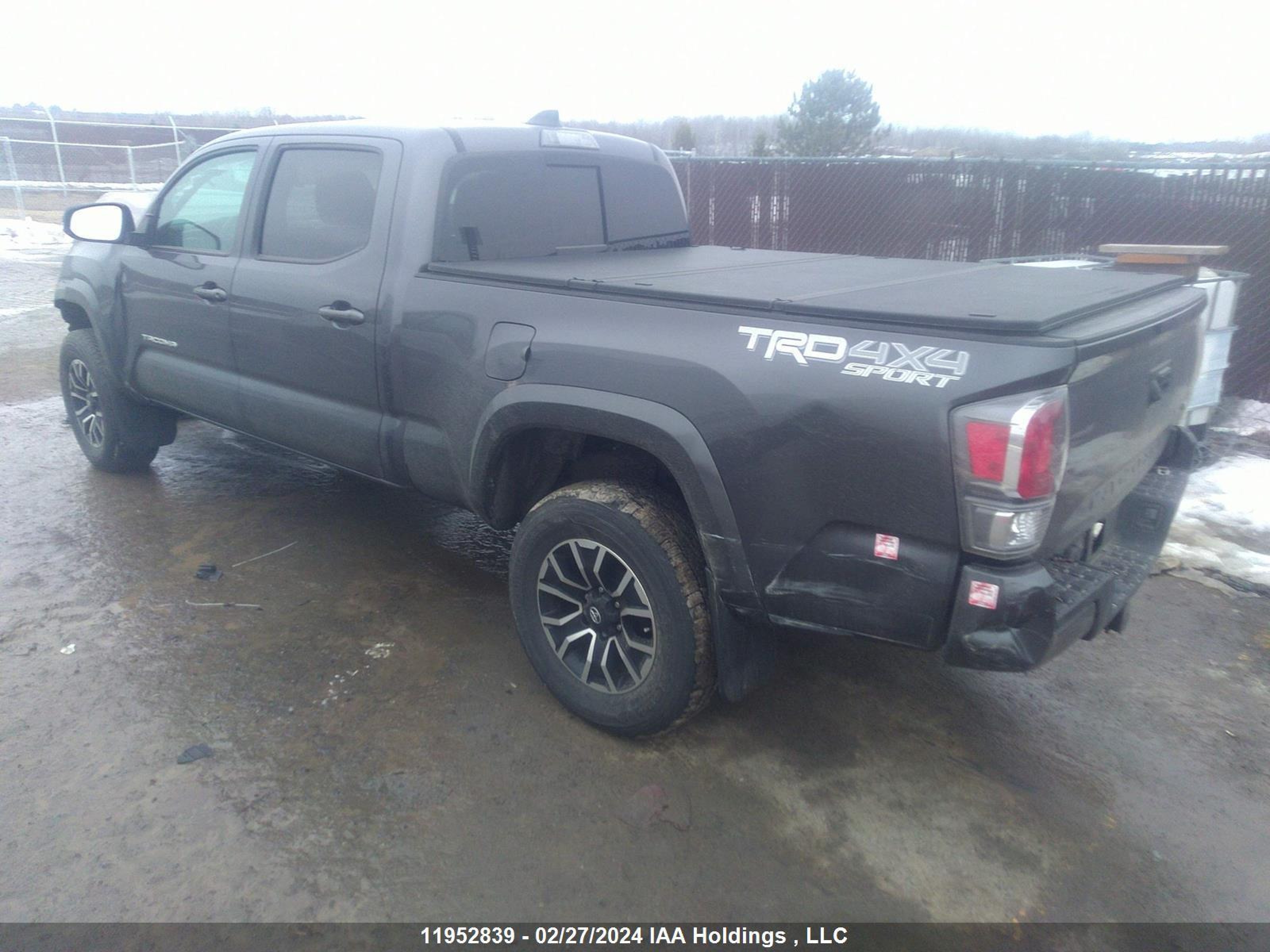 Photo 2 VIN: 3TYDZ5BN2NT012558 - TOYOTA TACOMA 