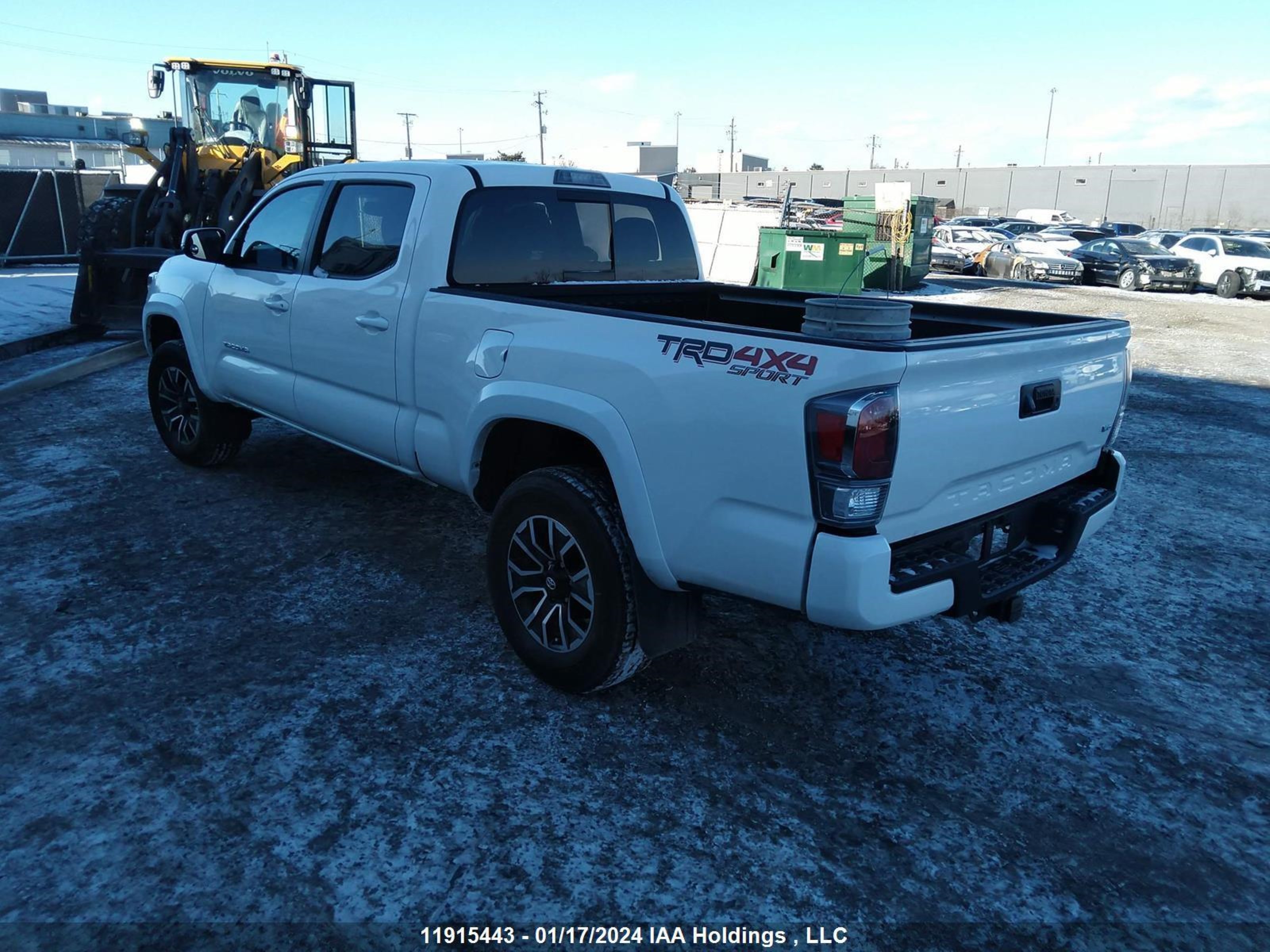 Photo 2 VIN: 3TYDZ5BN4PT033818 - TOYOTA TACOMA 