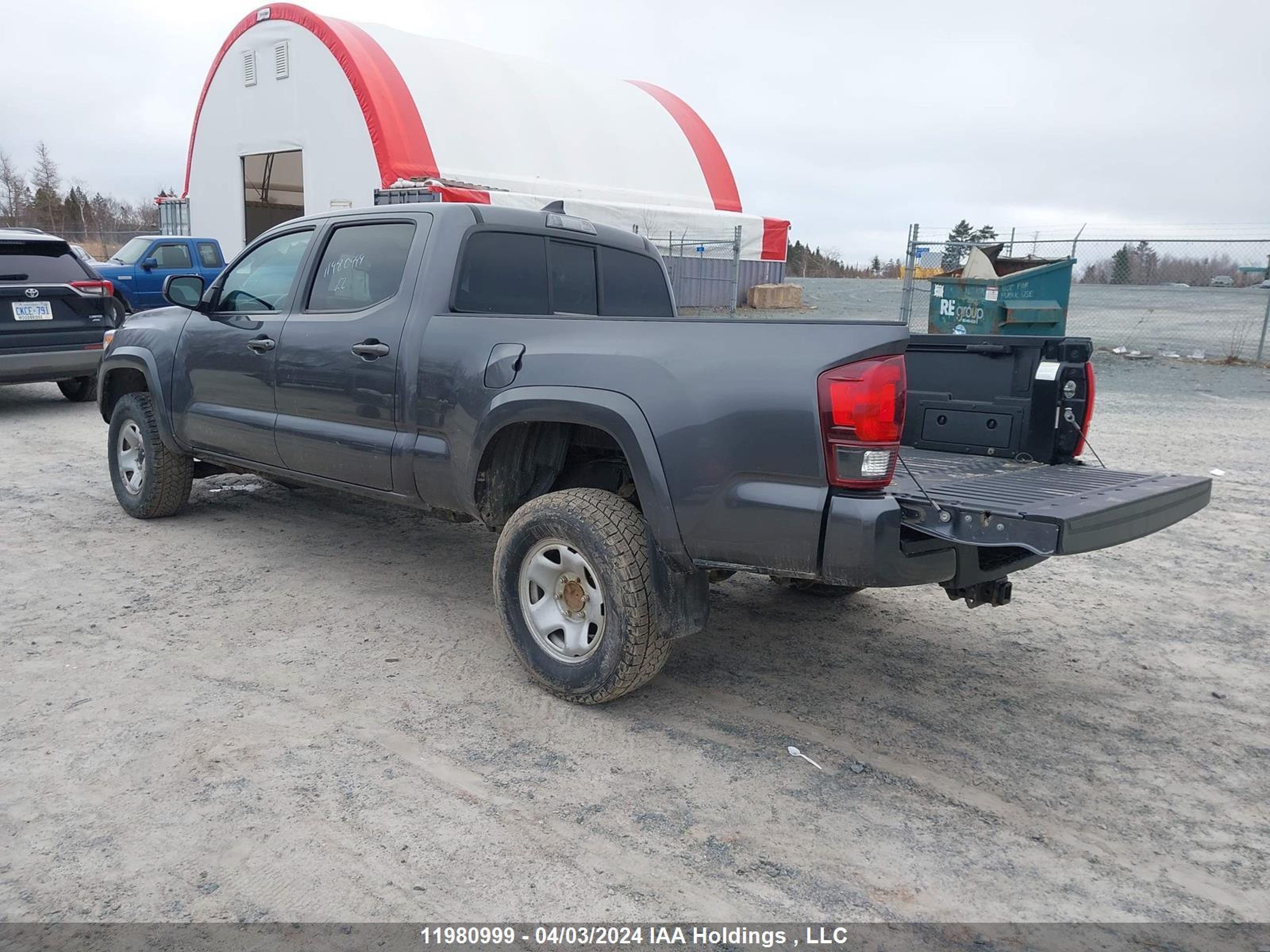 Photo 2 VIN: 3TYDZ5BN6NT005788 - TOYOTA TACOMA 