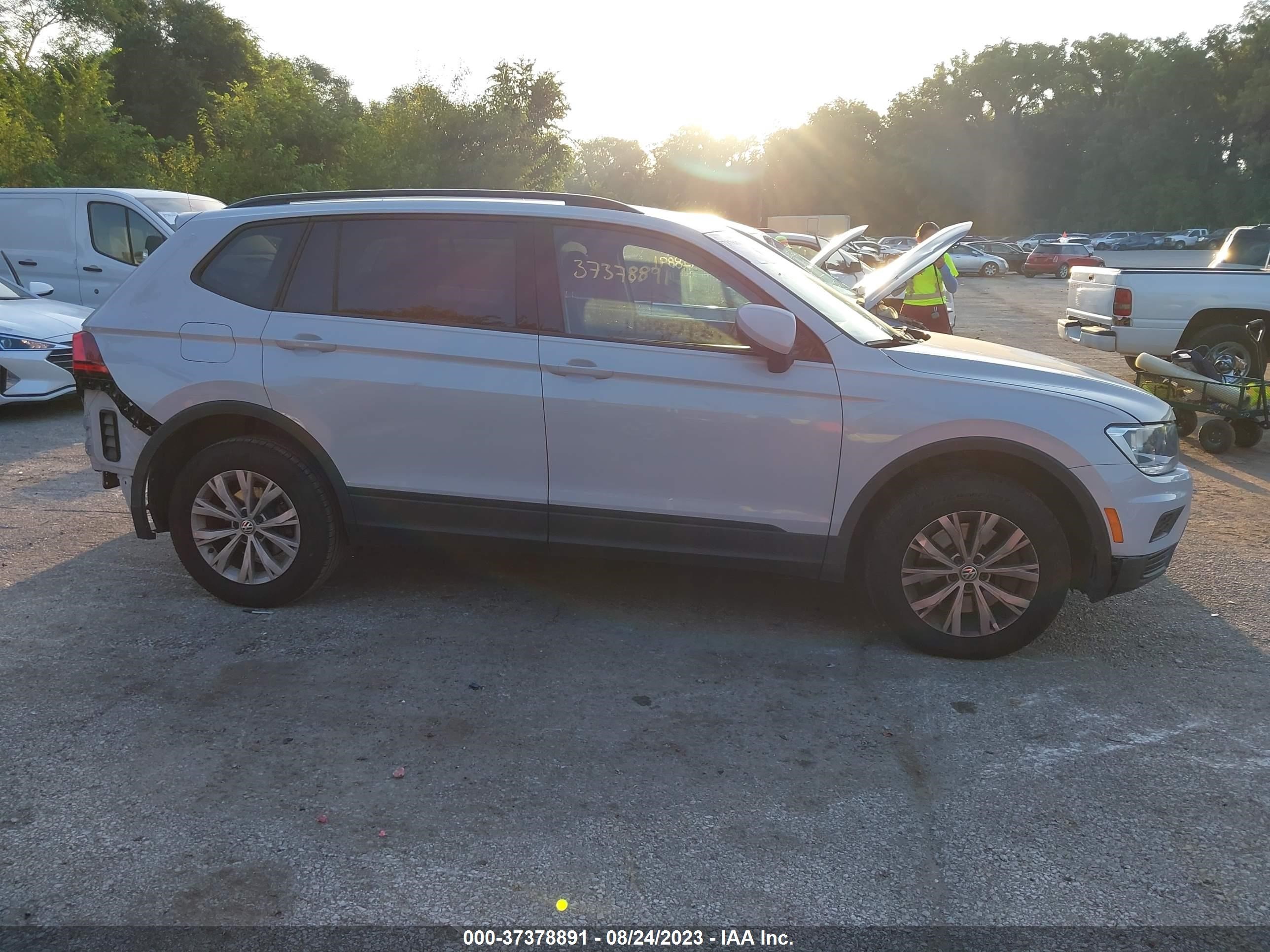 Photo 13 VIN: 3VV0B7AX1JM078933 - VOLKSWAGEN TIGUAN 