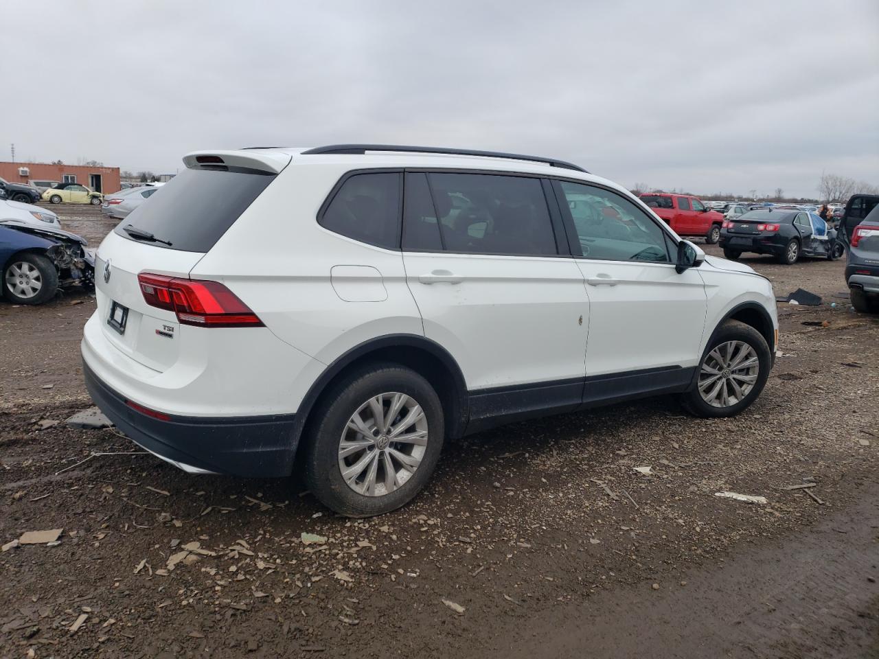 Photo 2 VIN: 3VV0B7AX4JM118762 - VOLKSWAGEN TIGUAN 