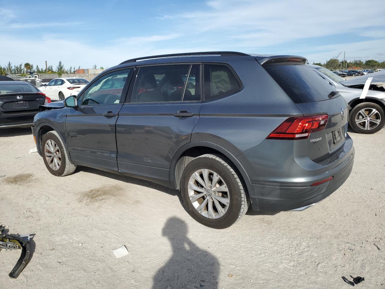 Photo 1 VIN: 3VV1B7AX1JM097499 - VOLKSWAGEN TIGUAN 