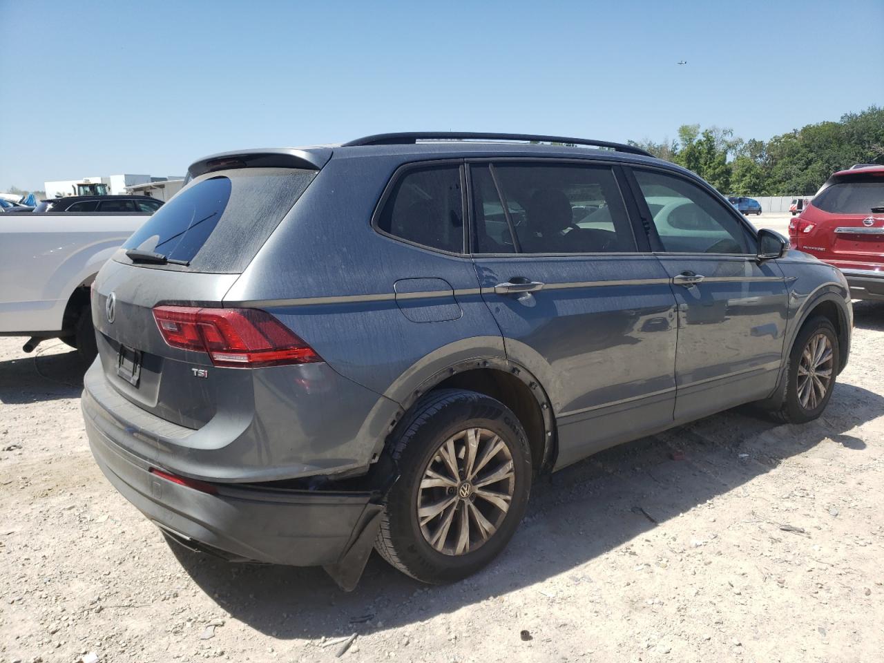 Photo 2 VIN: 3VV1B7AX1JM120943 - VOLKSWAGEN TIGUAN 